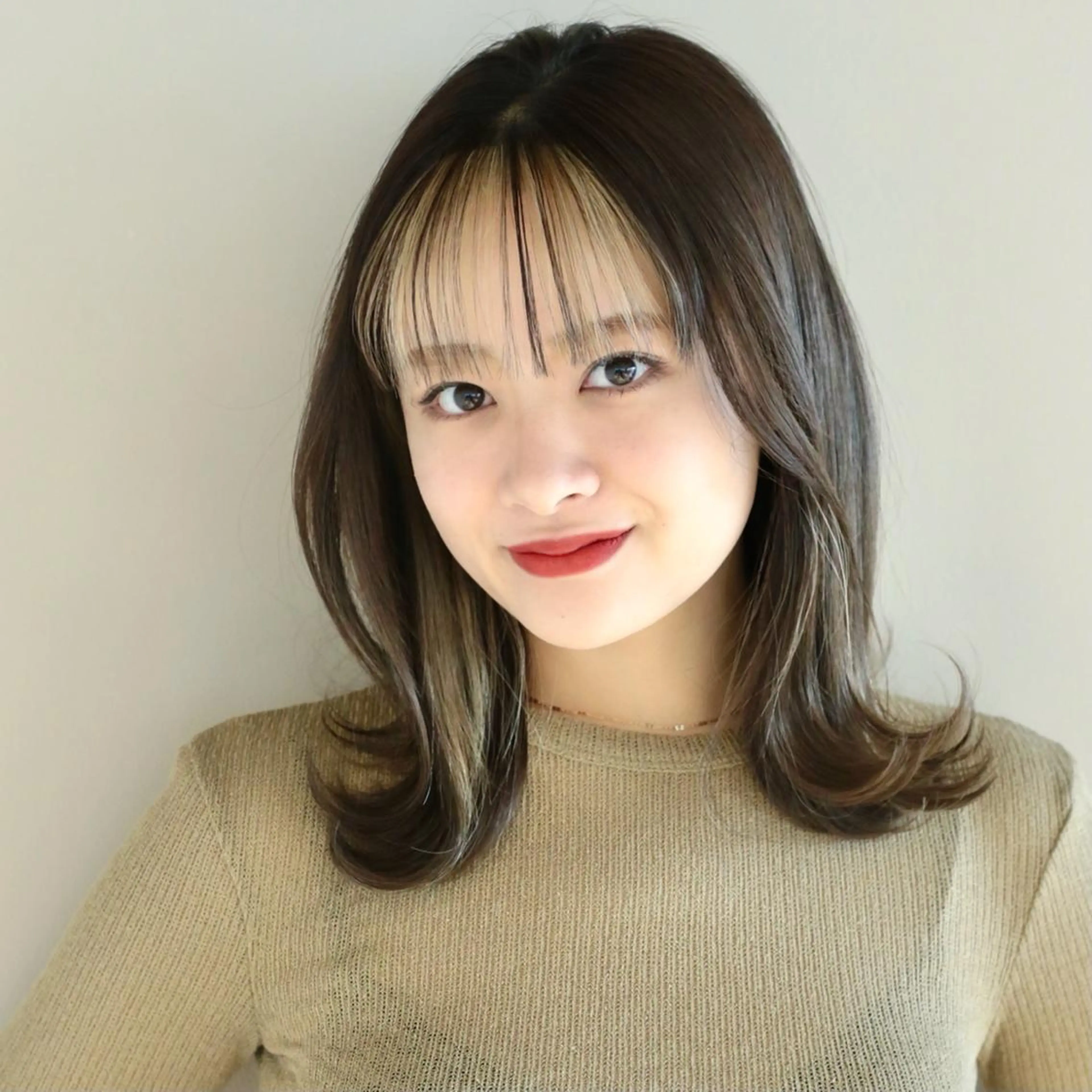 ミディアム カラー 顔周りカット 外ハネヘア カット トリートメント 🍼顔周りカット/ レイヤー/小川華奈のヘアスタイル