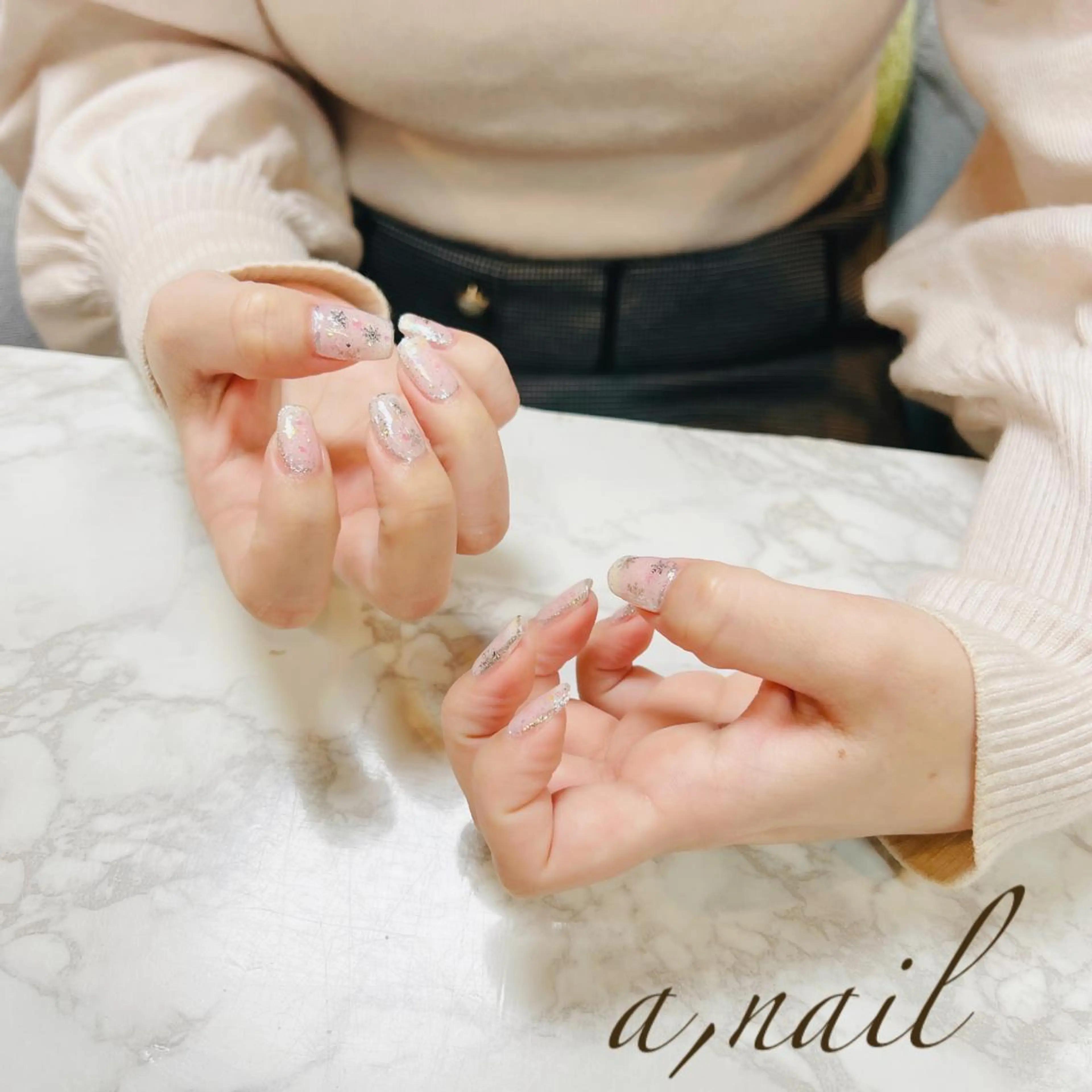 ネイル オーロラネイル ジェルネイル グラデーション キラキラネイル ワンカラーネイル ハンドネイル ネイルサロン エーネイルのネイルデザイン