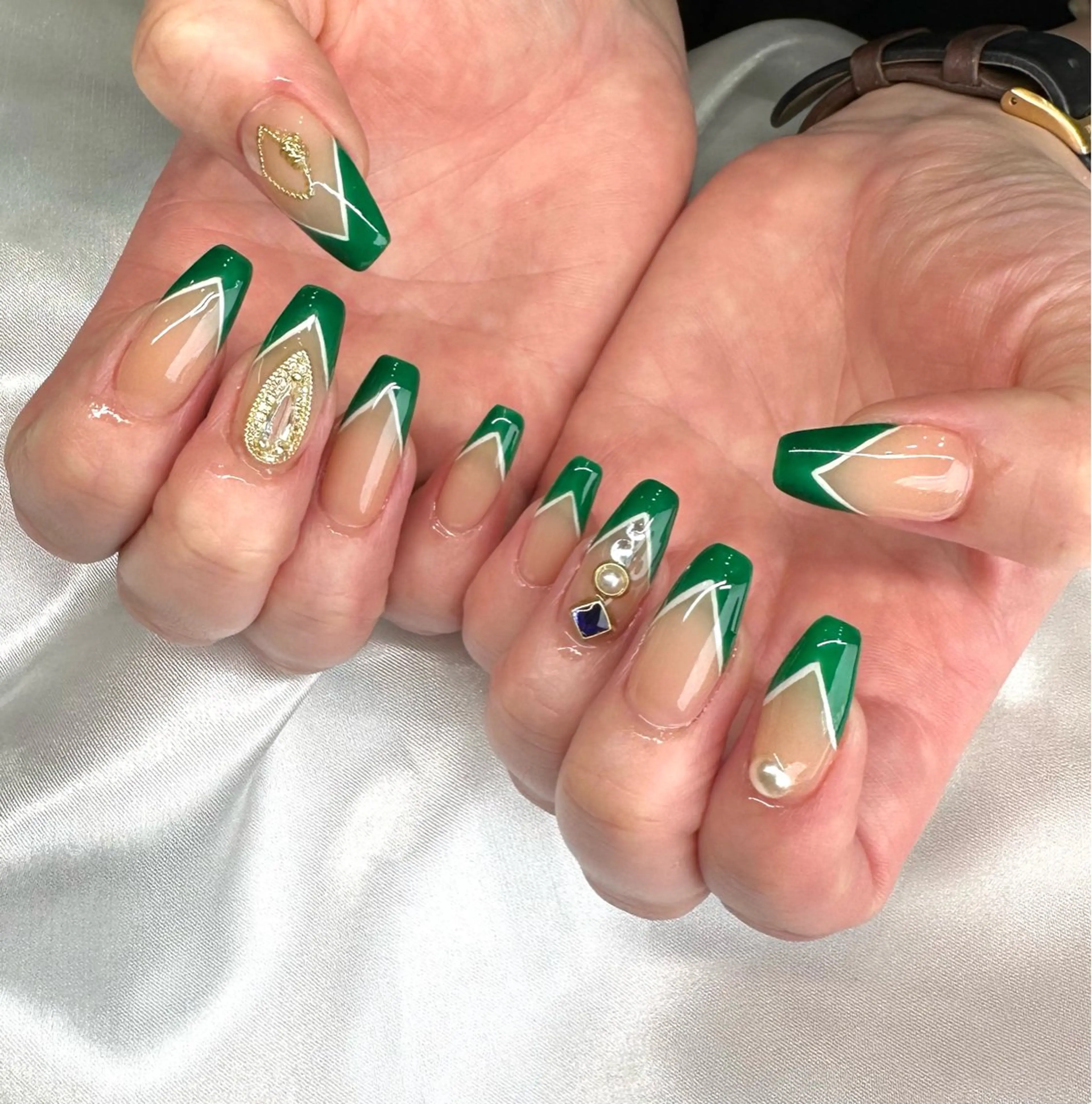 ネイル フレンチネイル ハンドネイル Nail ameria megu所属・ameria meguのネイルデザイン