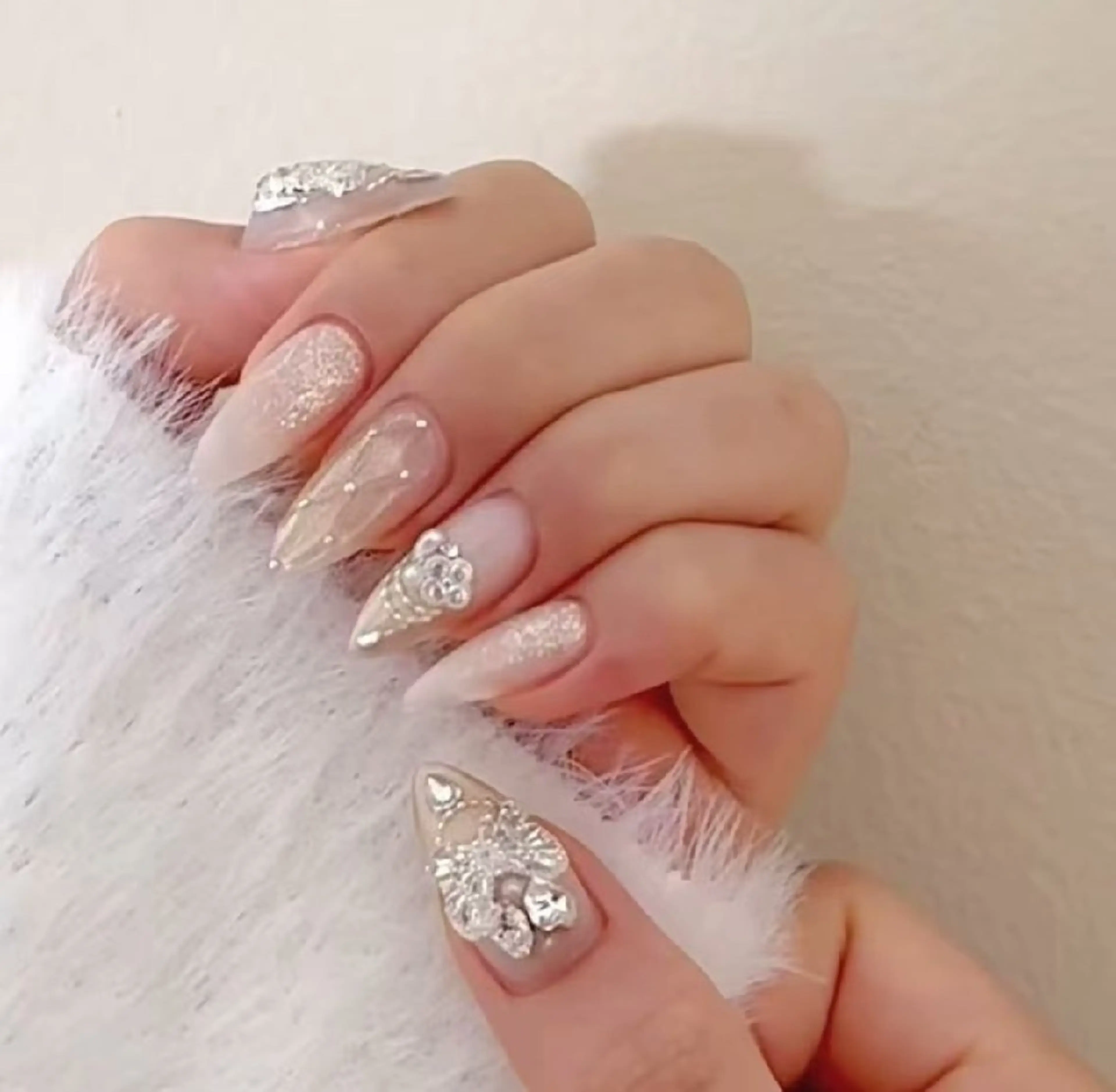 ネイル オーロラネイル フラワーネイル フットネイル フレンチネイル ジェルネイル ハンドネイル Oomiya 服部のネイルデザイン