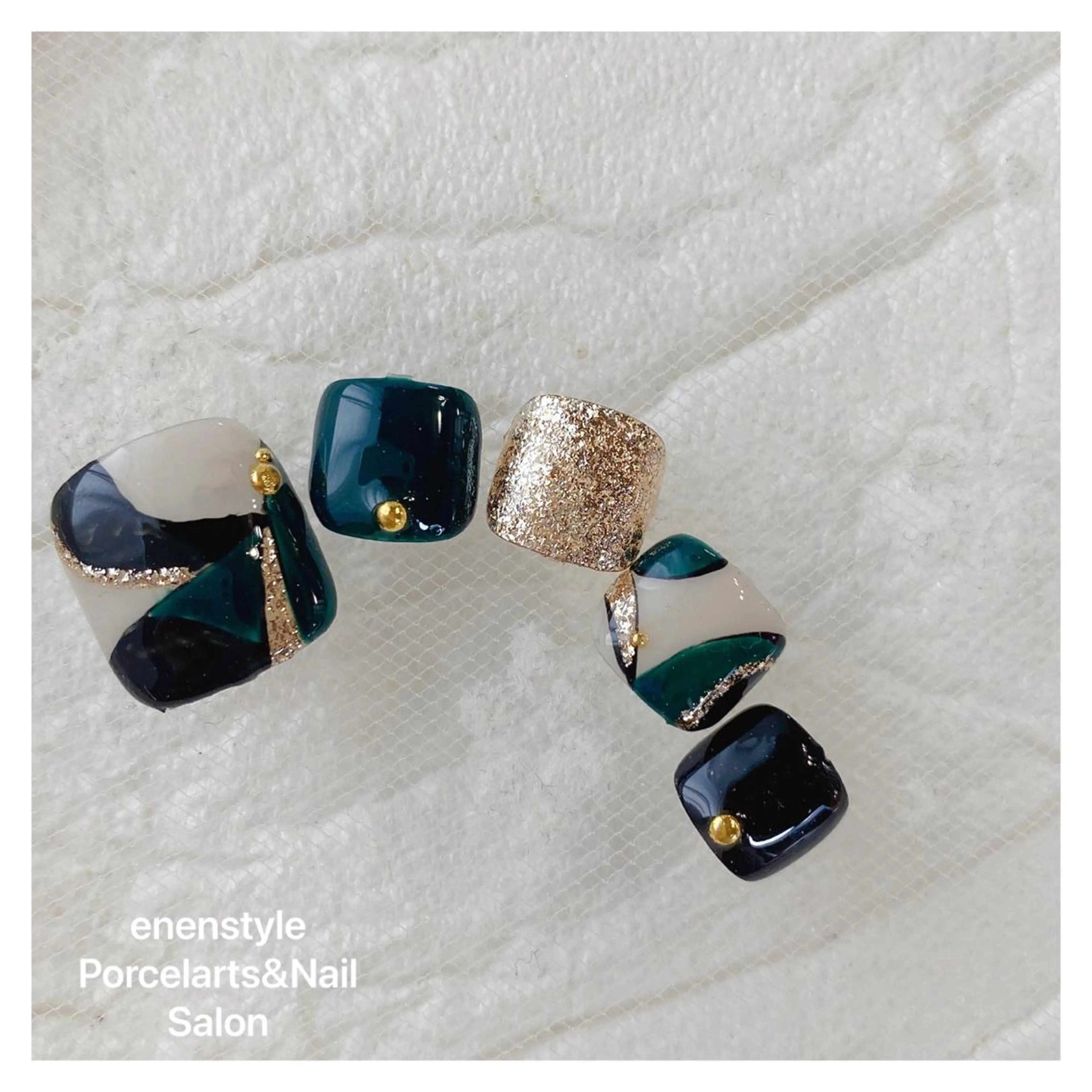 ミディアム ネイル ハンドネイル フットネイル 👑enen style👑のネイルデザイン