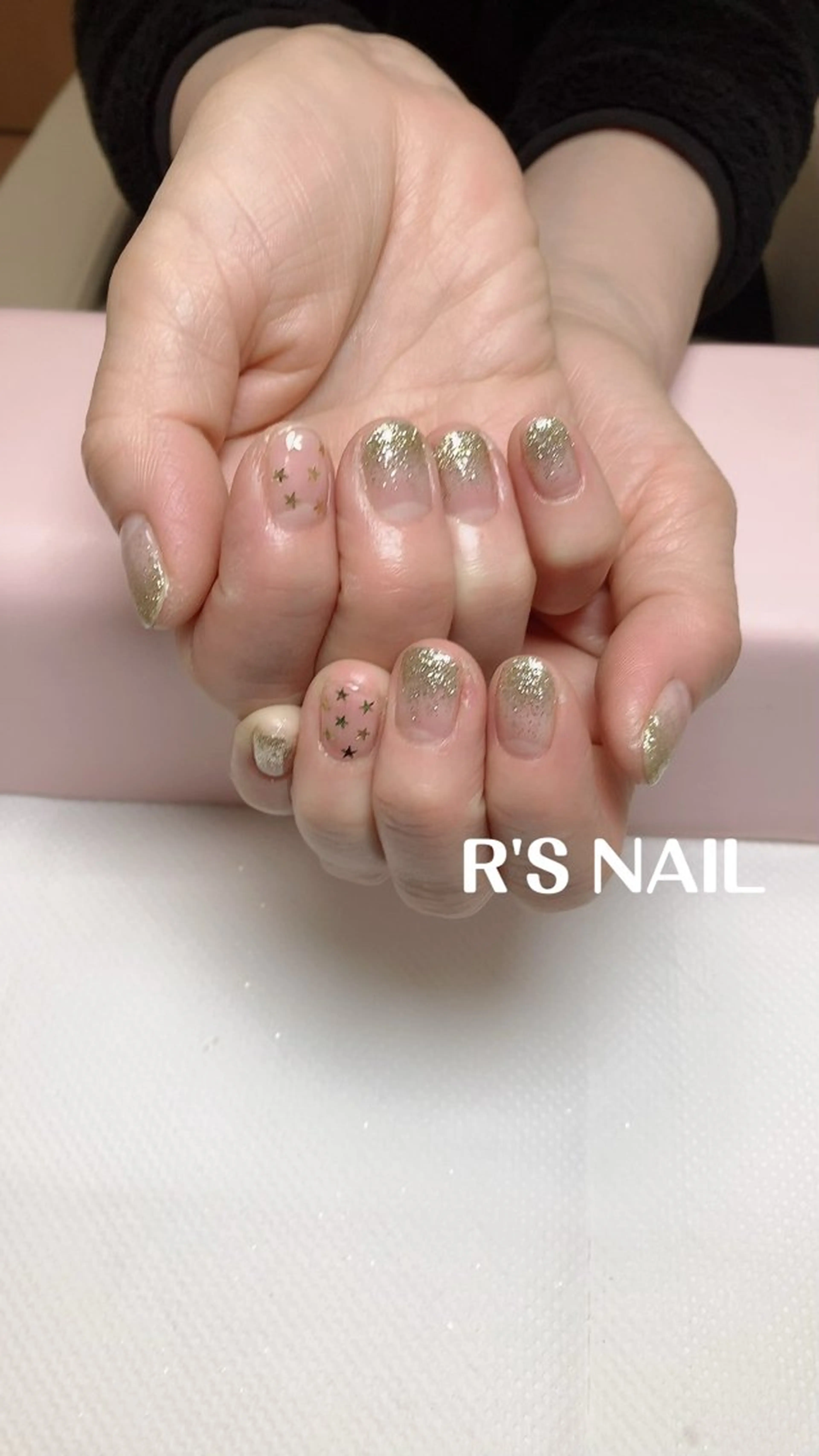 ネイル ゴールド グラデーション ホログラムネイル キラキラネイル ラメ(グリッター) ハンドネイル R‘S NAIL nail salonのネイルデザイン