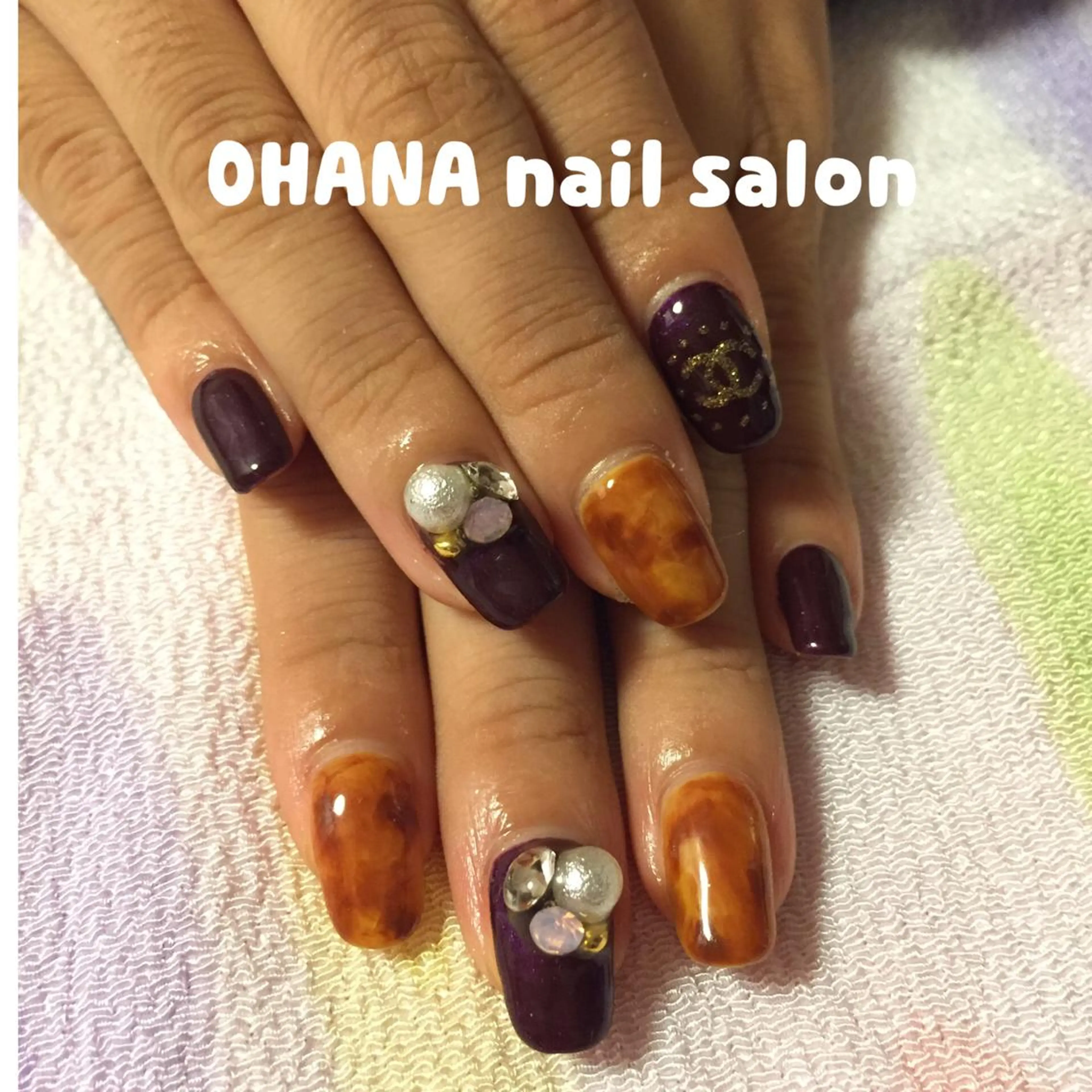 ネイル アートネイル べっ甲ネイル 赤色 ストーンネイル 那覇🏝️台湾人 ネイリストSHIUのネイルデザイン