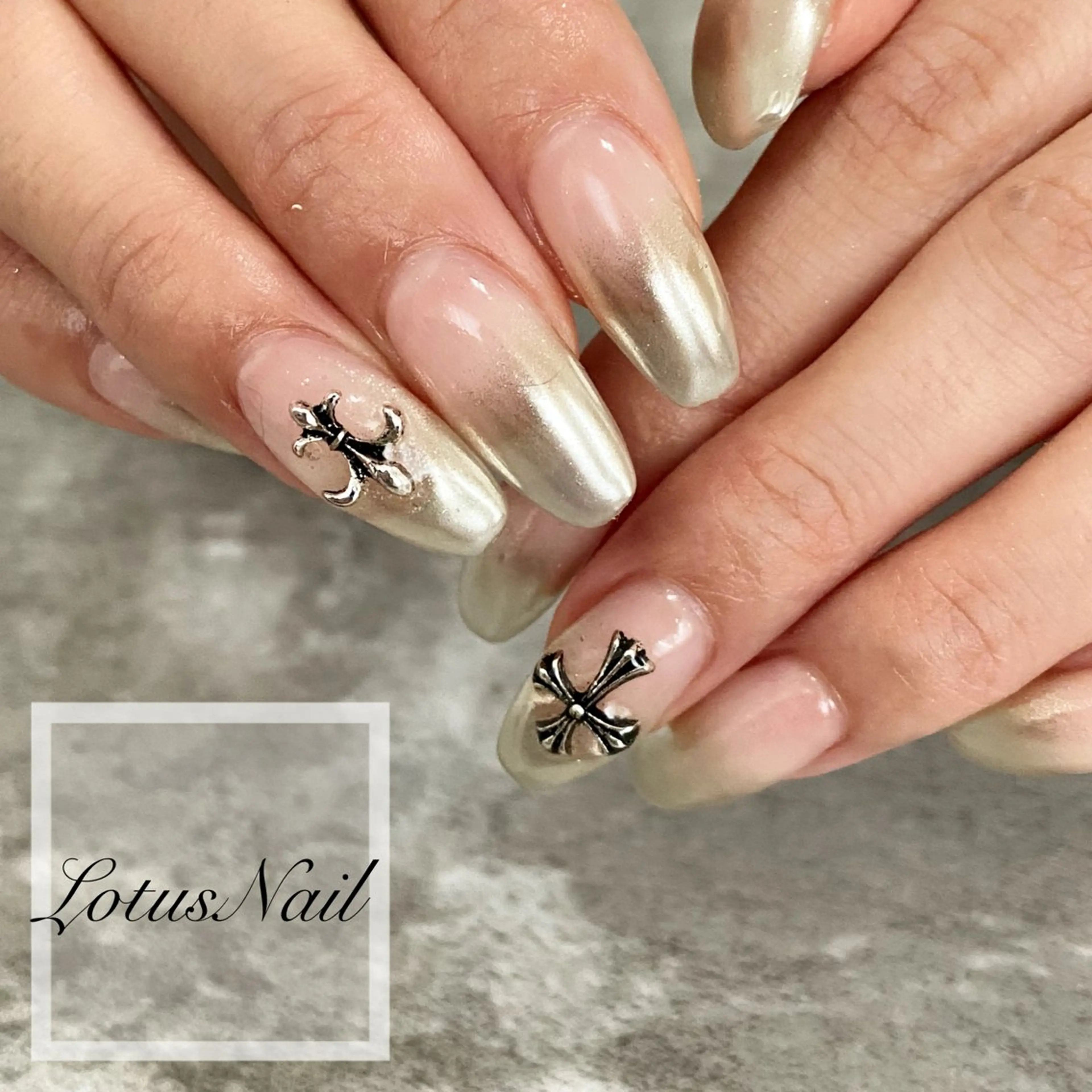 ネイル ミラーネイル ハンドネイル Lotus Nailのネイルデザイン