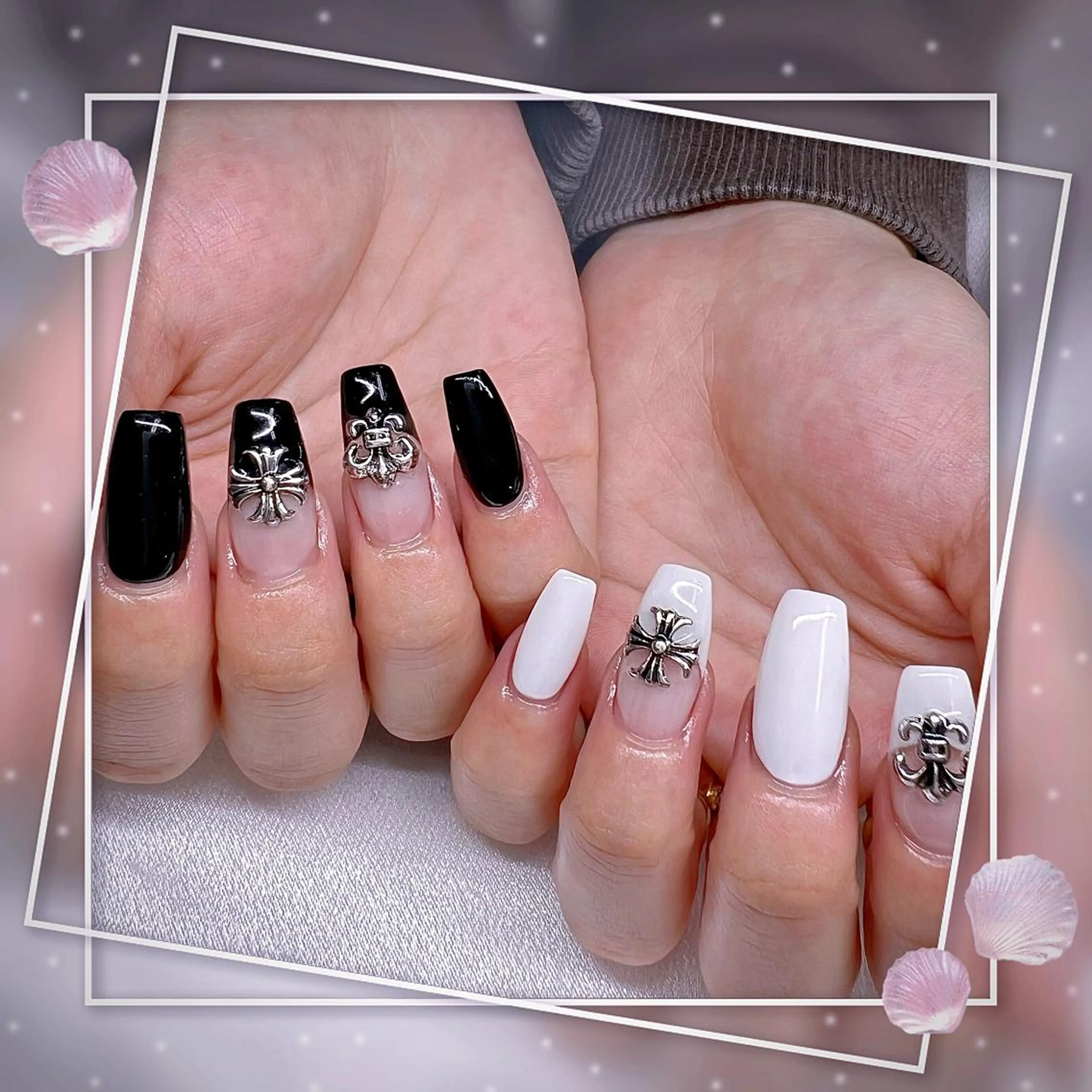 ネイル フレンチネイル キラキラネイル 韓国ネイル マグネットネイル マグネットフレンチ Chill Nailsalonのネイルデザイン