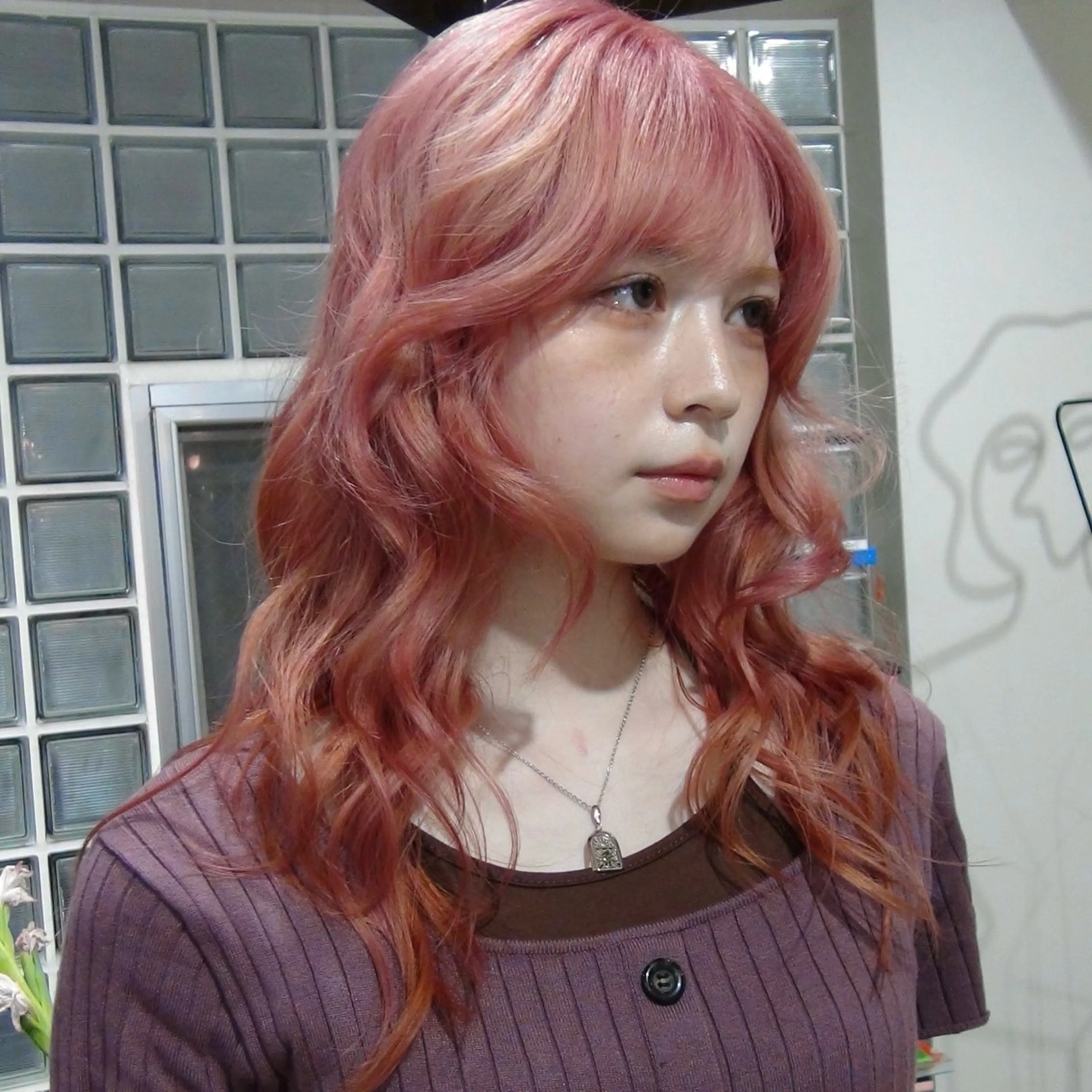 セミロング WATER所属・SAKI /ハイ トーンのヘアスタイル