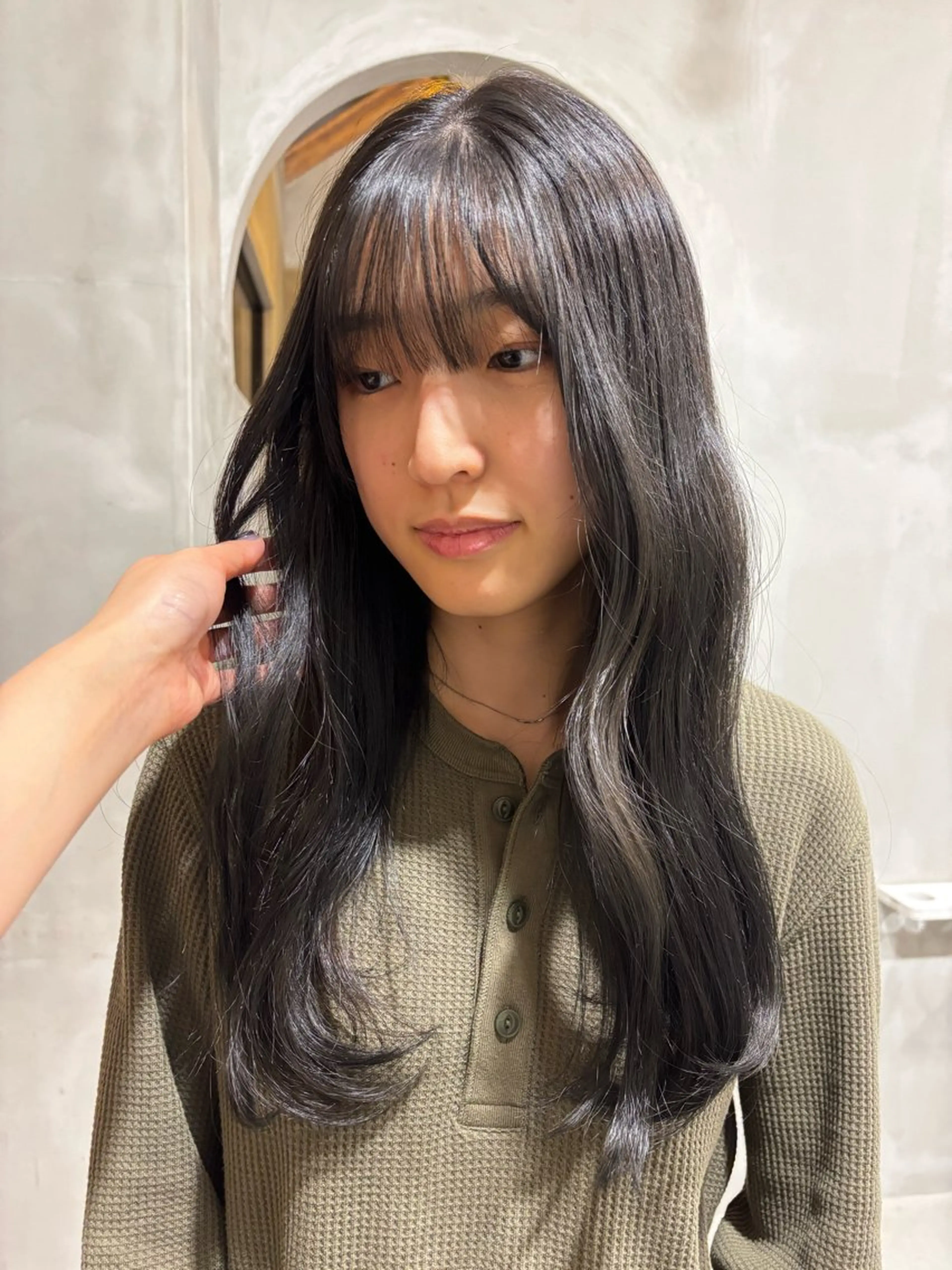 ロング アッシュ 柴田 美育のヘアスタイル