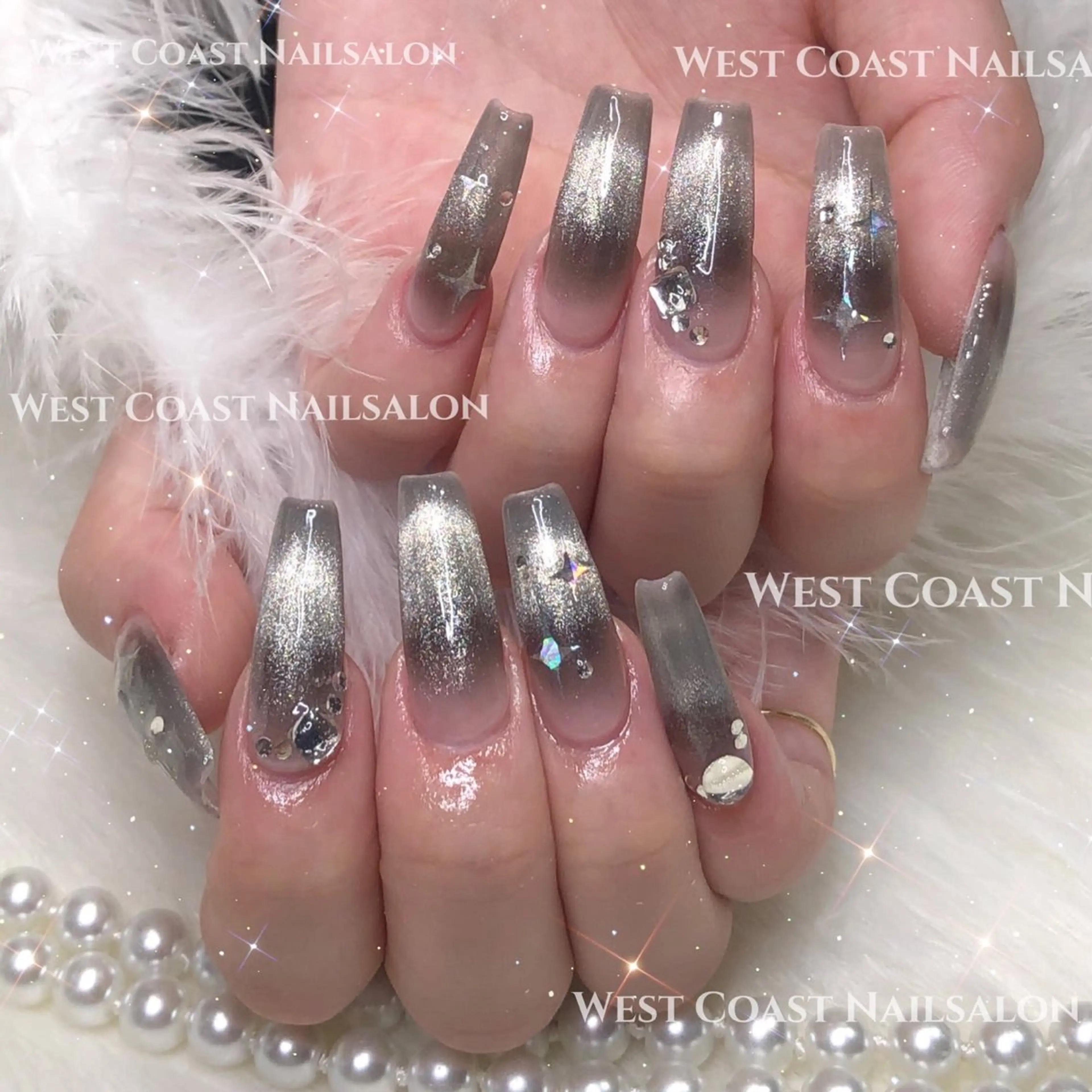 ネイル キラキラネイル リボン、ガーリー パーツ放題専門店のネイルデザイン