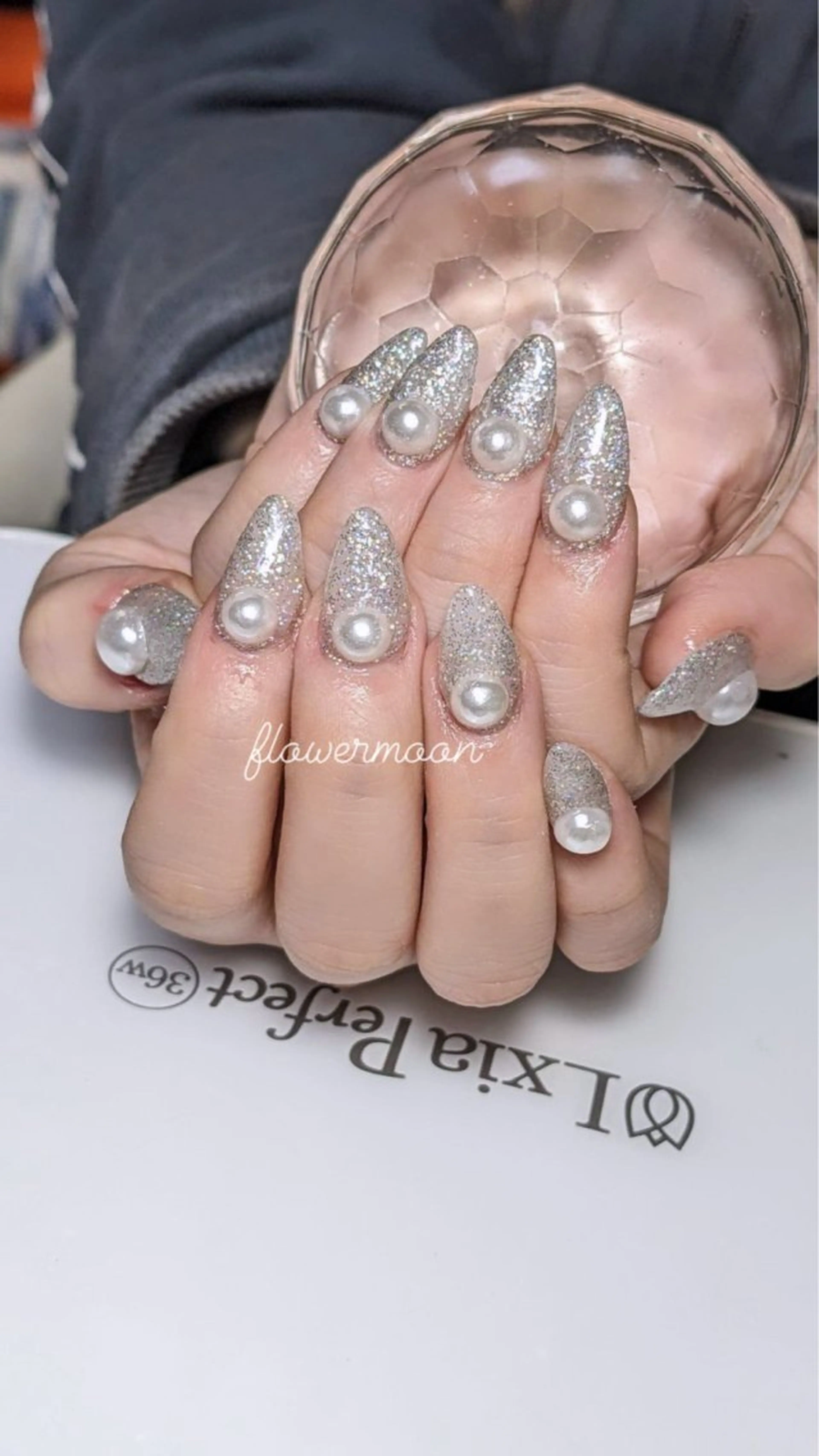 ネイル ラメ(グリッター) フラワー ムーンのネイルデザイン