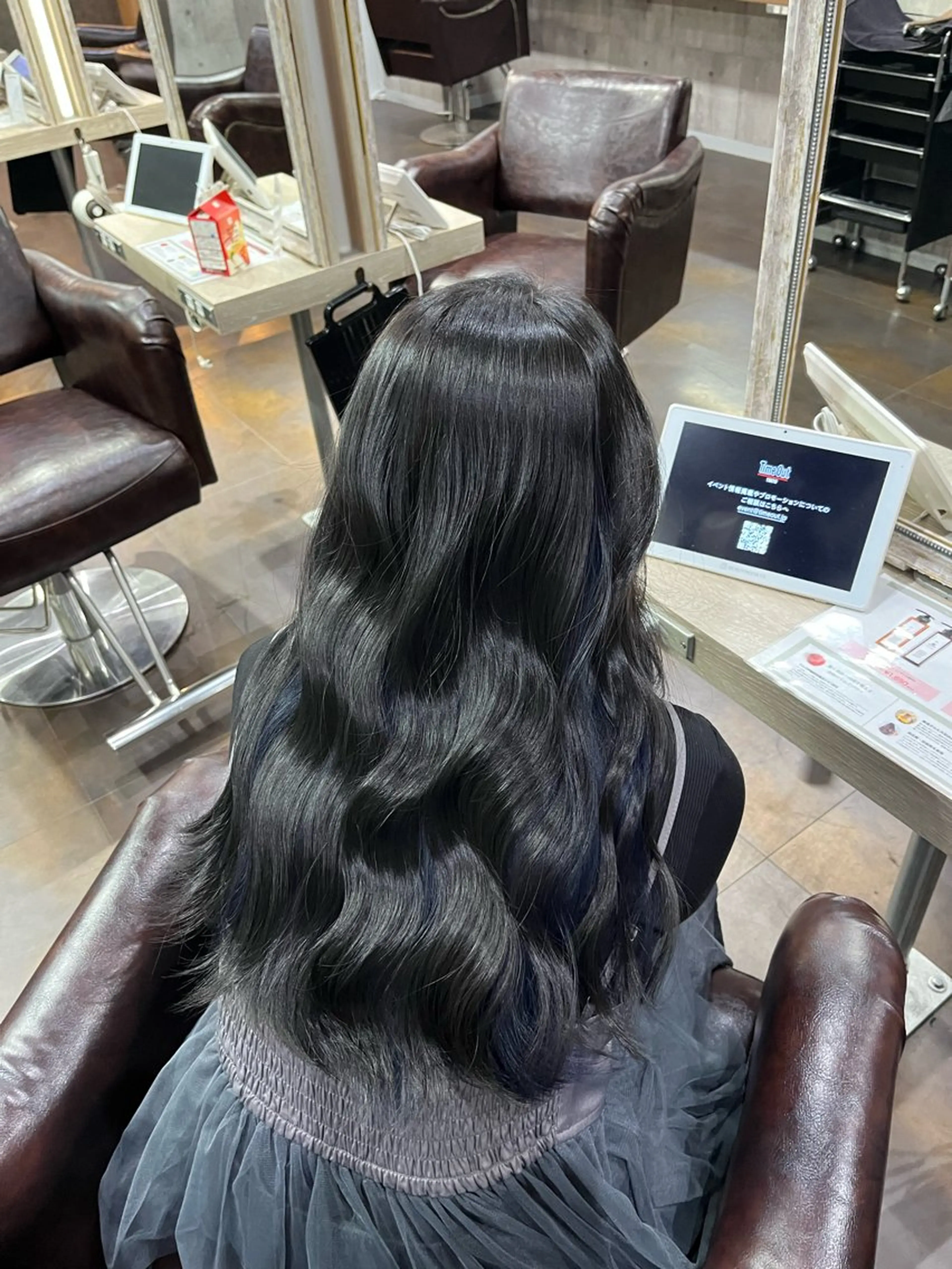 ロング カラー ブルーカラー 大内 瑠花のヘアスタイル