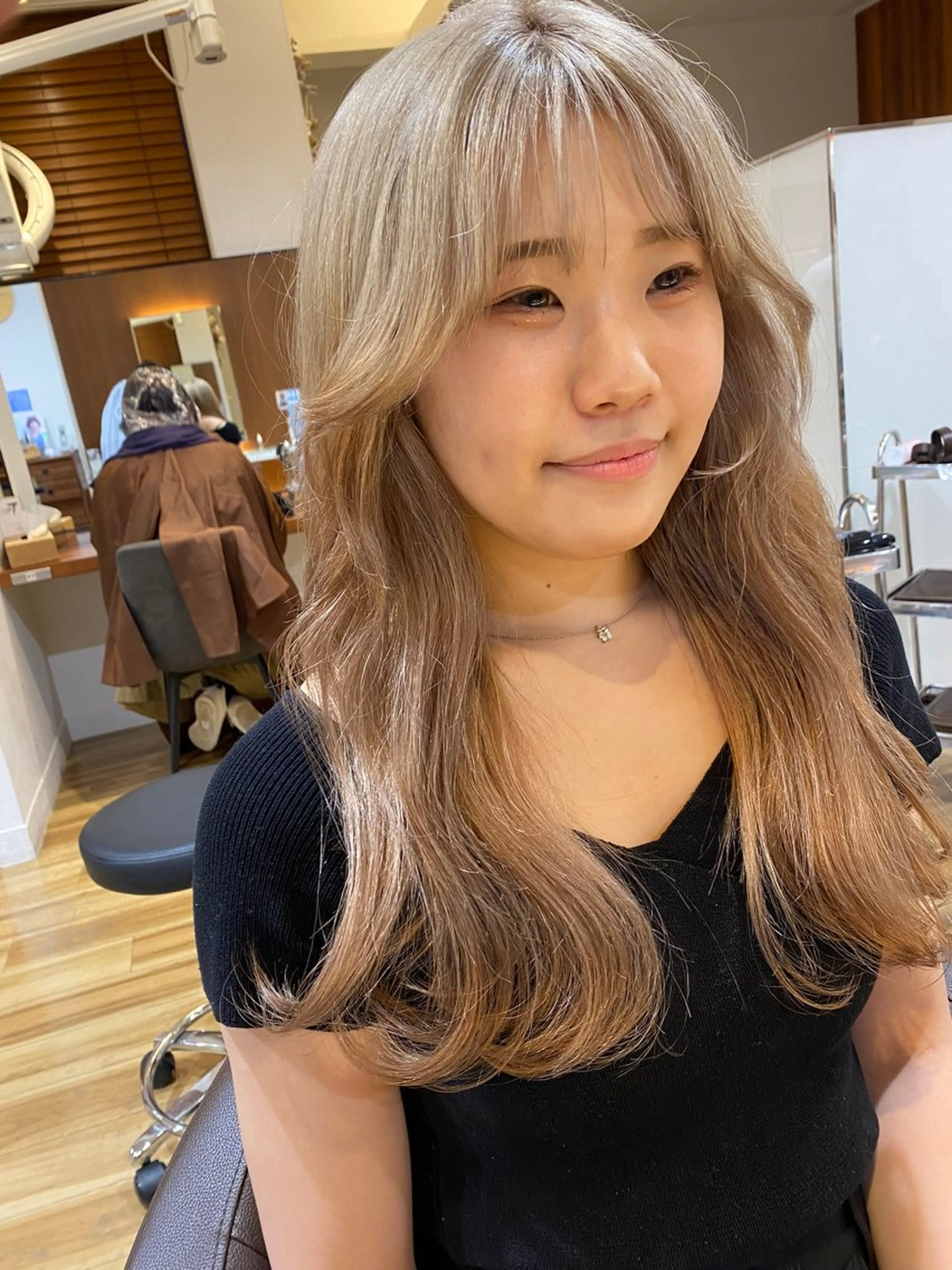 ロング カラー ベージュカラー ブリーチ ホワイトベージュ カット ヘアカラー トリートメント レイヤーカット /透明感/千葉怜寿のヘアスタイル