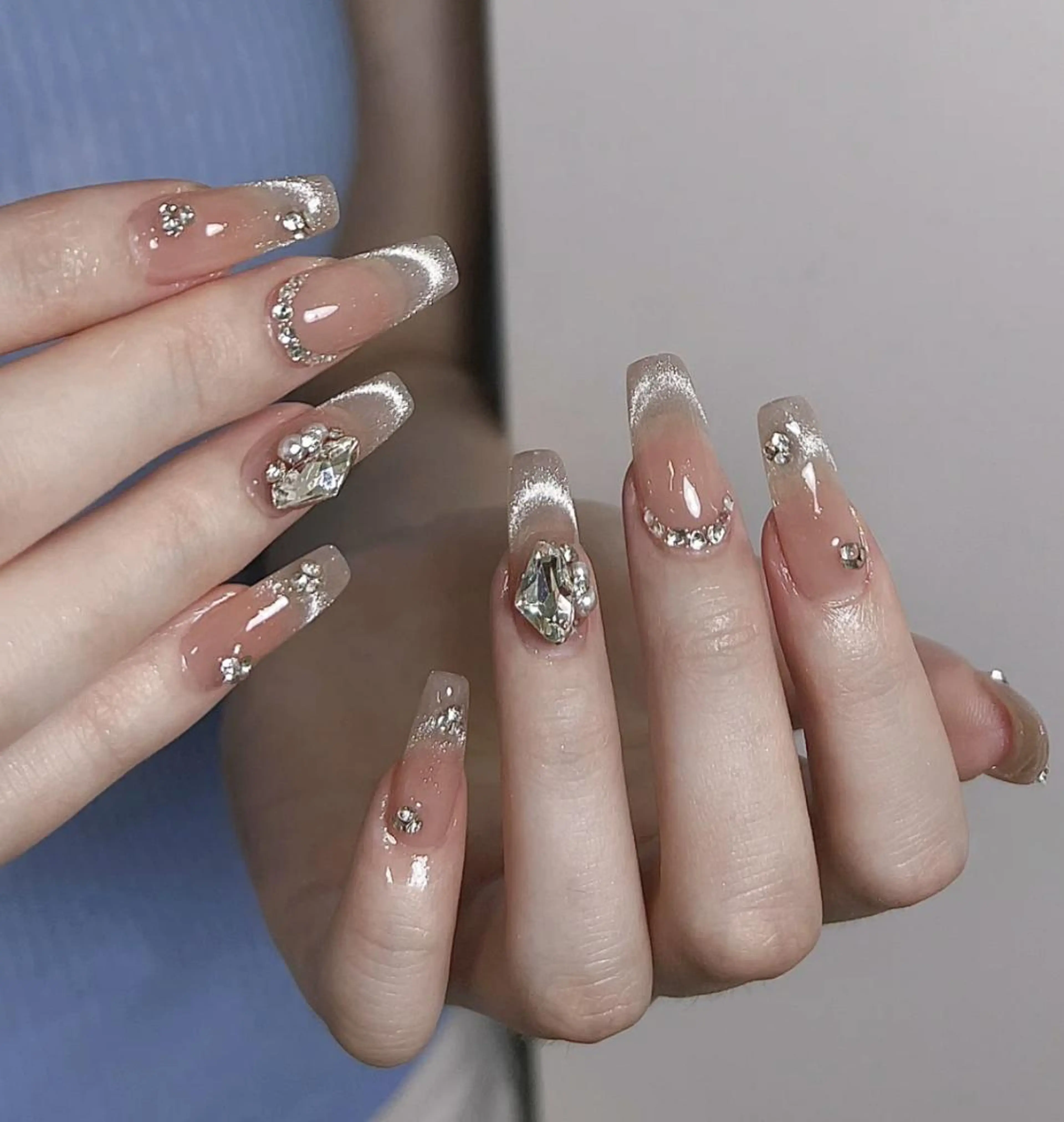 ネイル アートネイル 長さ出し ネイルチップ Queens ciciのネイルデザイン