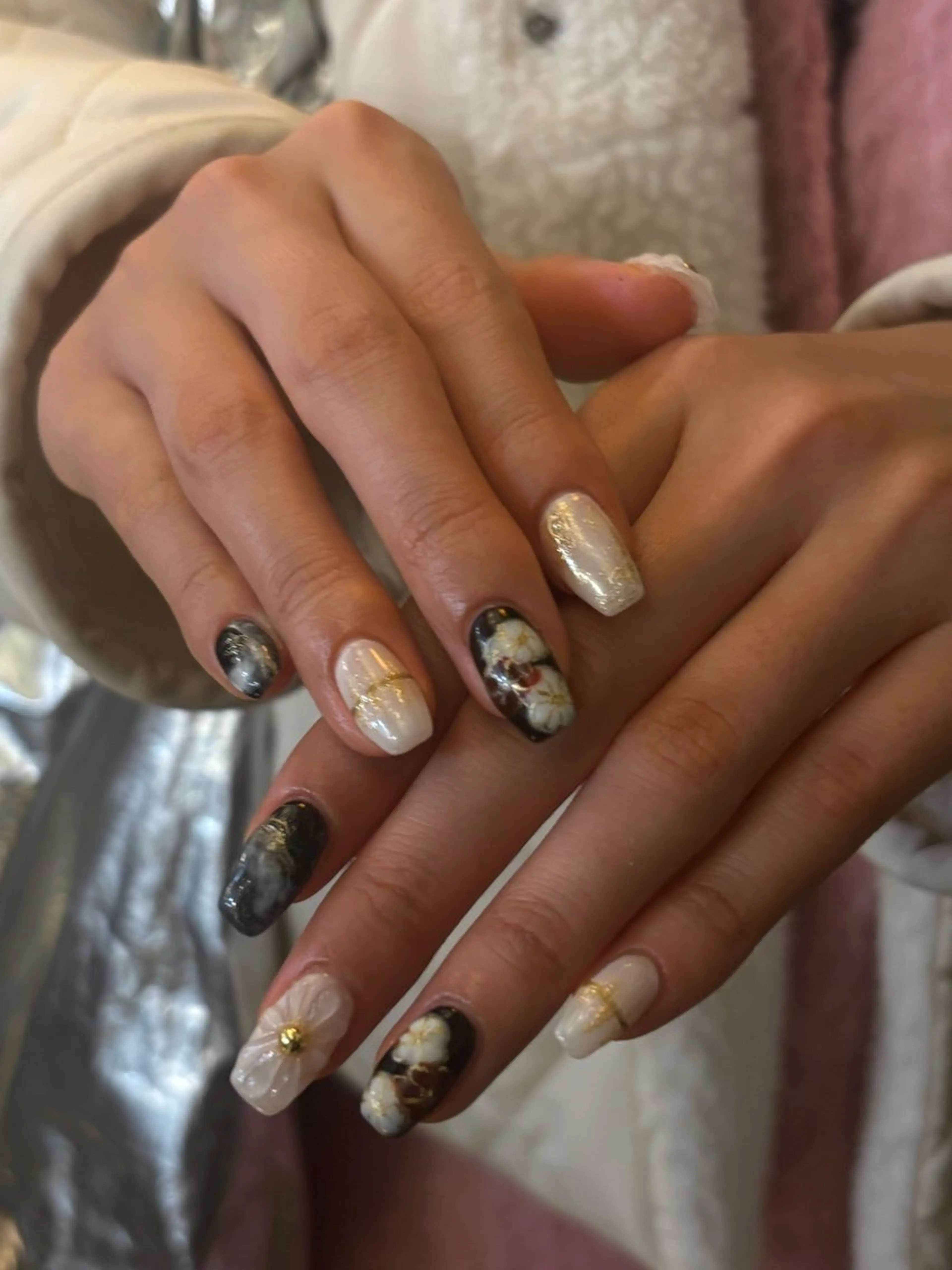 ネイル ハンドネイル ハンドケア AMRITA omotesando所属・艶ｶﾗｰ･:*個性派 ﾈｲﾙ🦋mire-のネイルデザイン