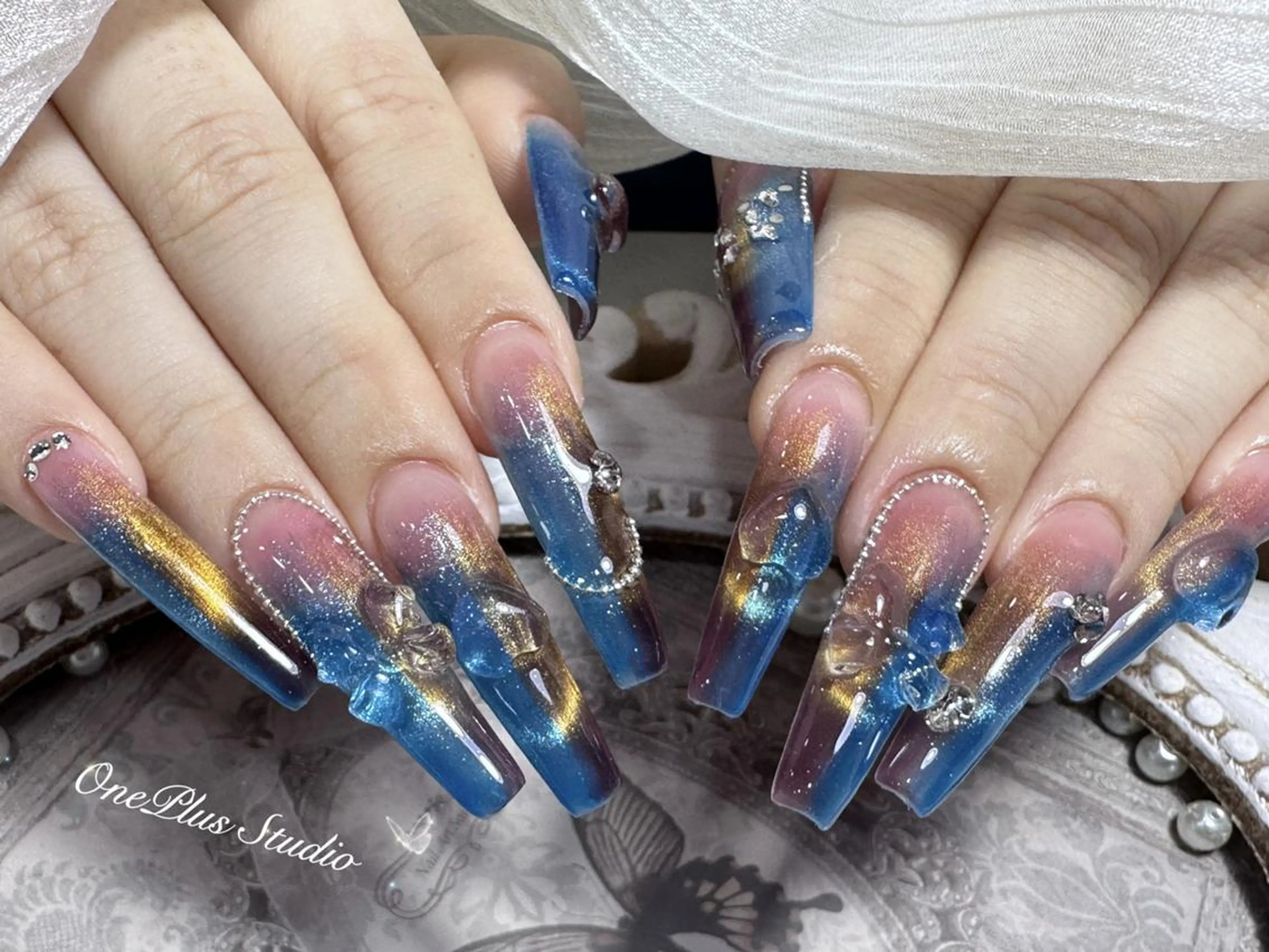 ネイル アートネイル オーロラネイル ガーリー キラキラネイル 韓国ネイル One plus StudioNailのネイルデザイン