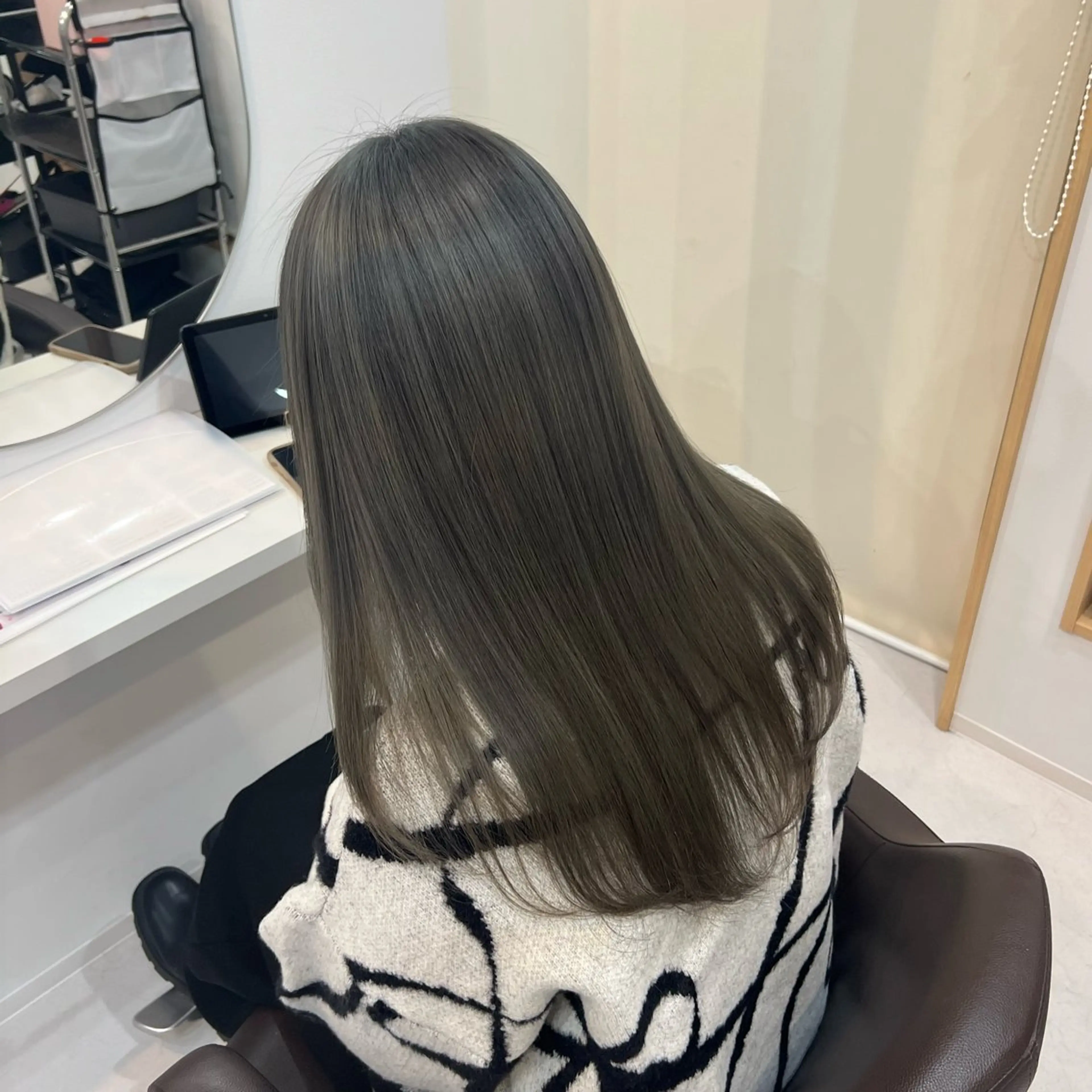 ロング カラー グレージュ オリーブグレージュ オリーブグレー ロルドスール所属・此川 紗良のヘアスタイル