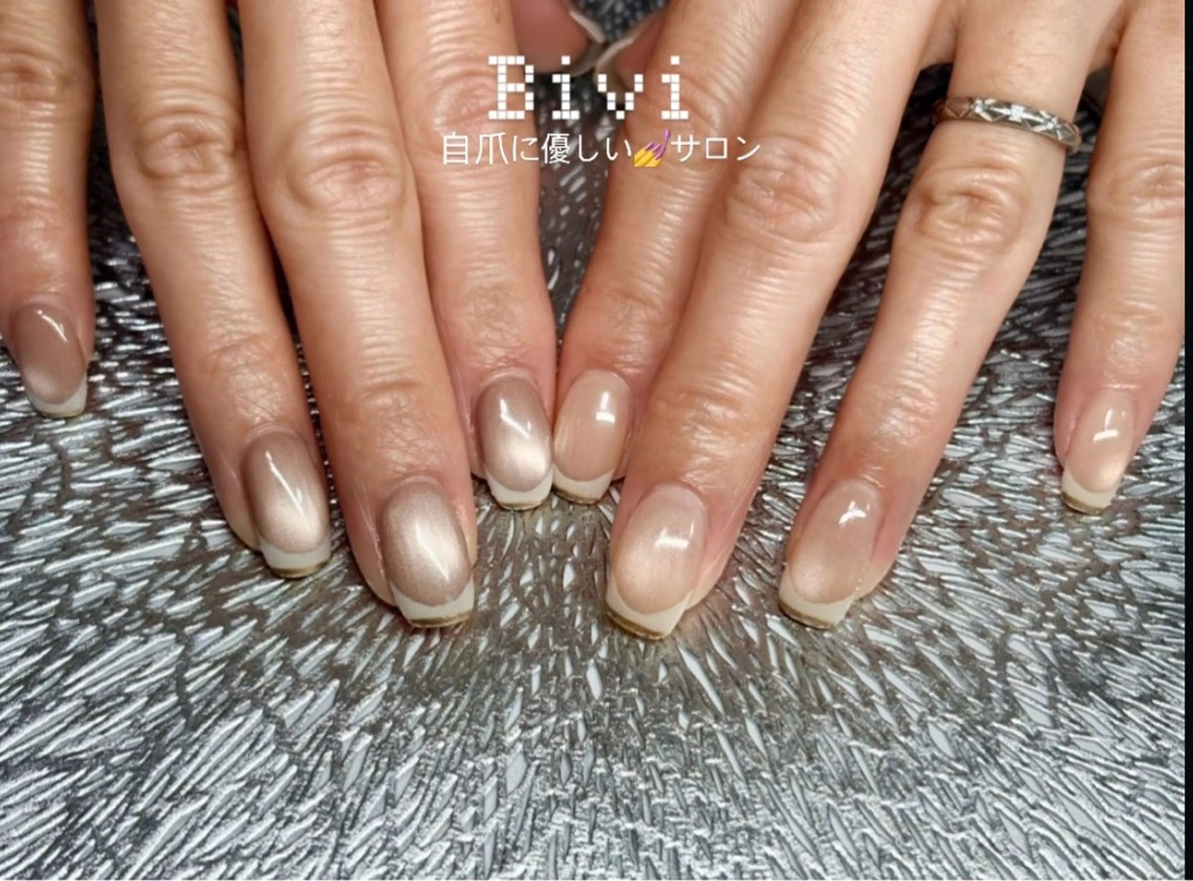 ネイル ダブルフレンチ フレンチネイル ラメ(グリッター) 持ち込み ワンホンネイル ハンドネイル ハンドケア ♡Bivi♡自爪に 優しいネイルサロンのネイルデザイン