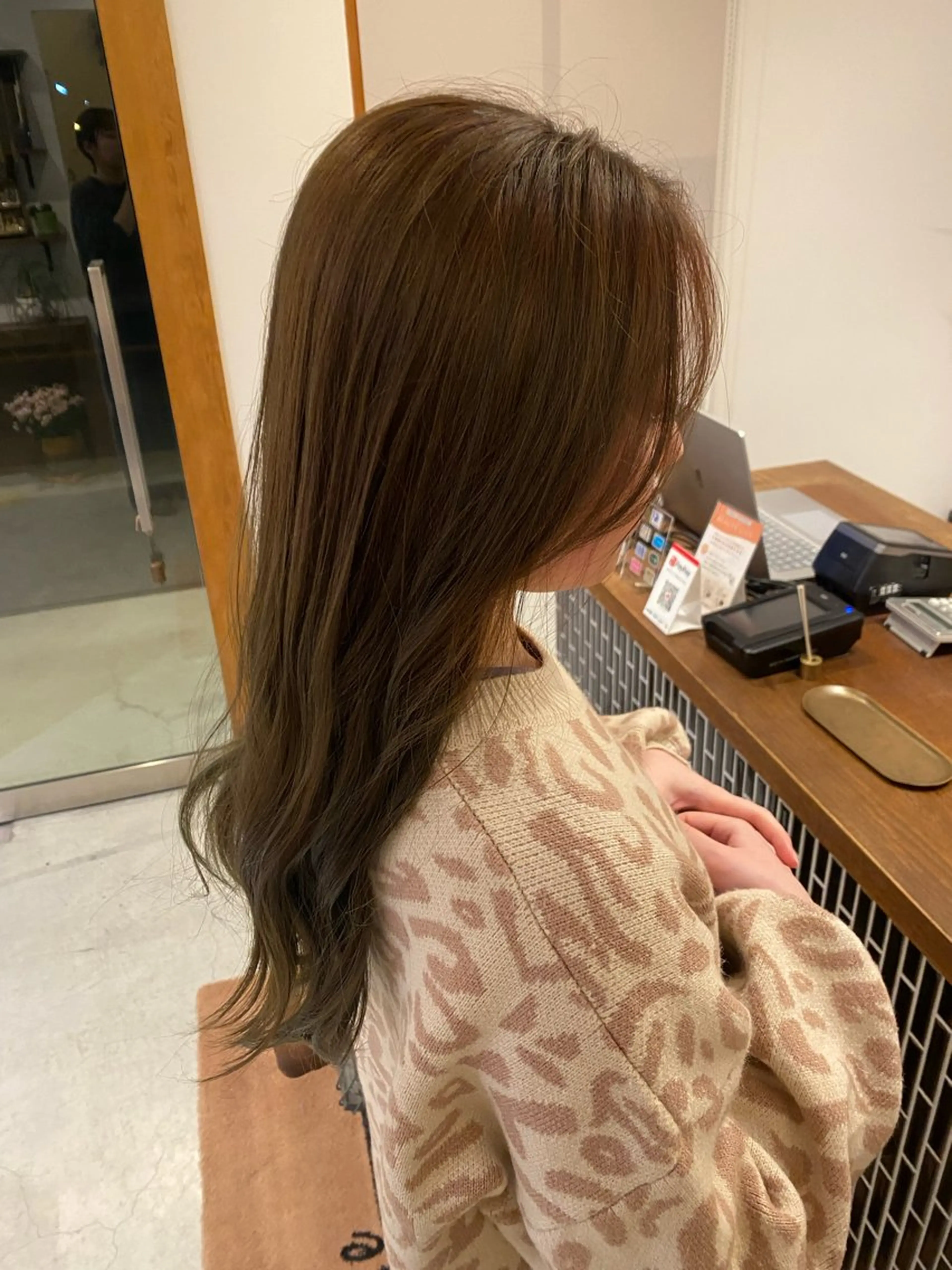 カラー dress nanamiのヘアスタイル
