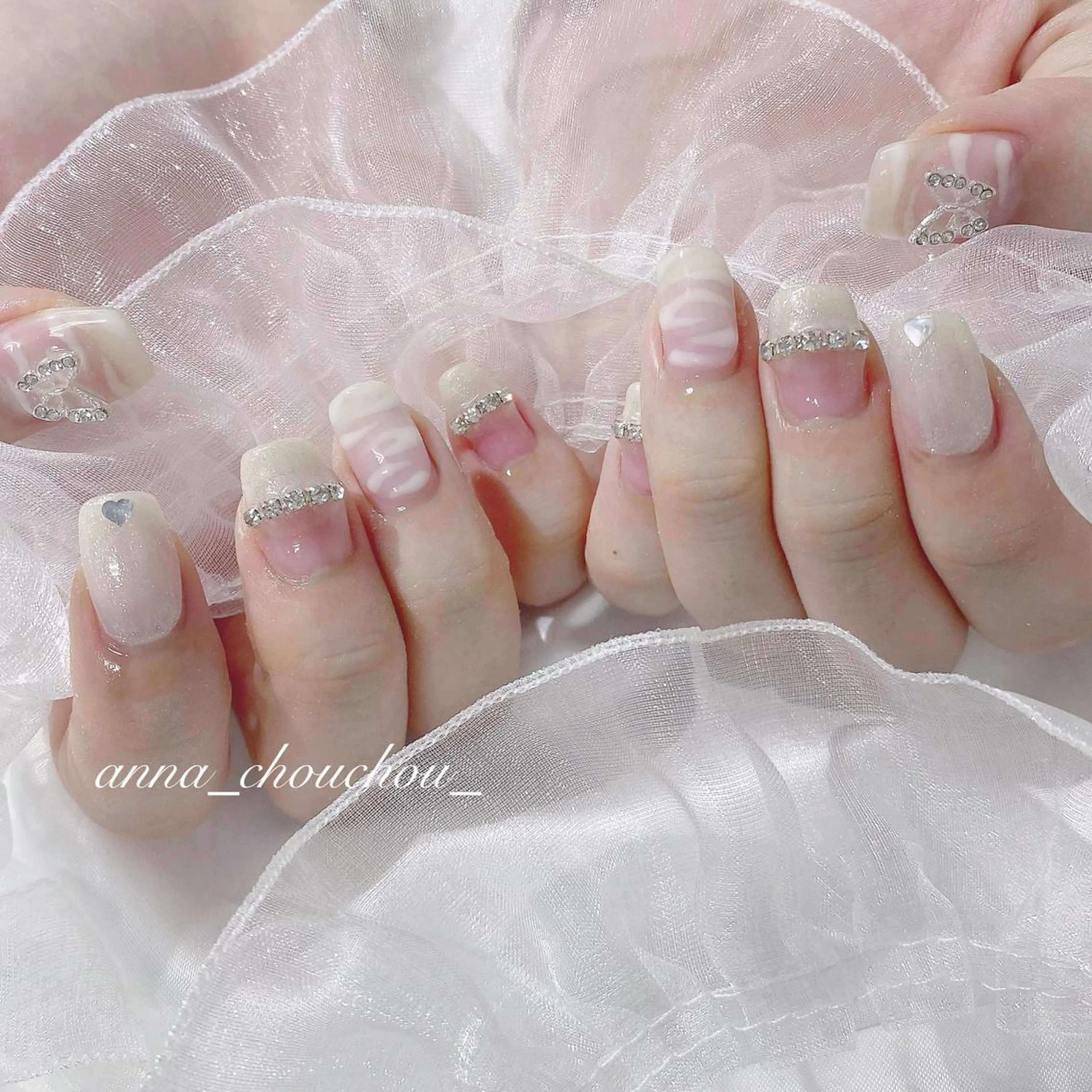 ネイル ホワイト Anna Sano⭐️のネイルデザイン