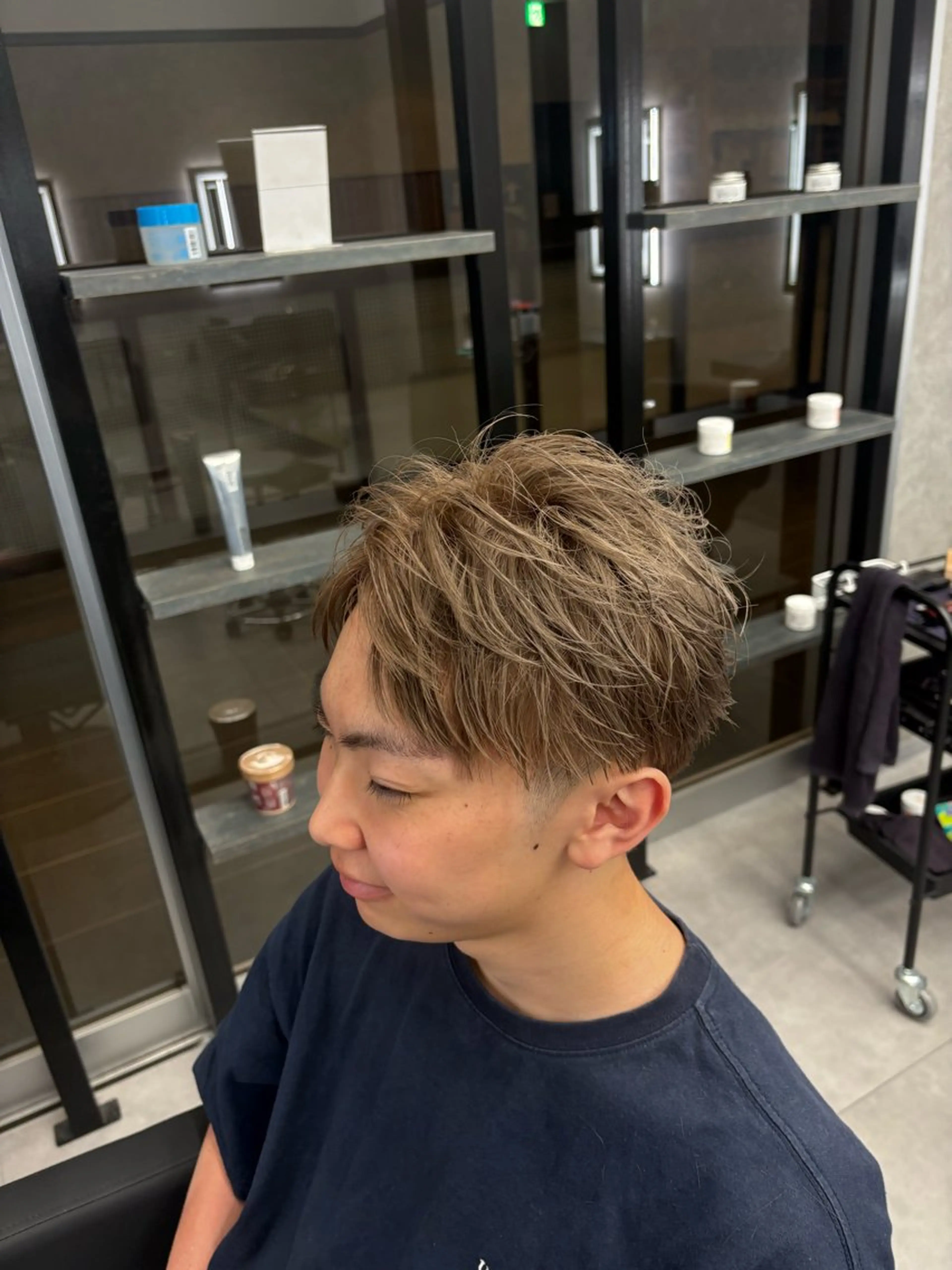 カラー メンズ ベージュカラー ミルクティーベージュ ヘアカラー 西川 優太のヘアスタイル
