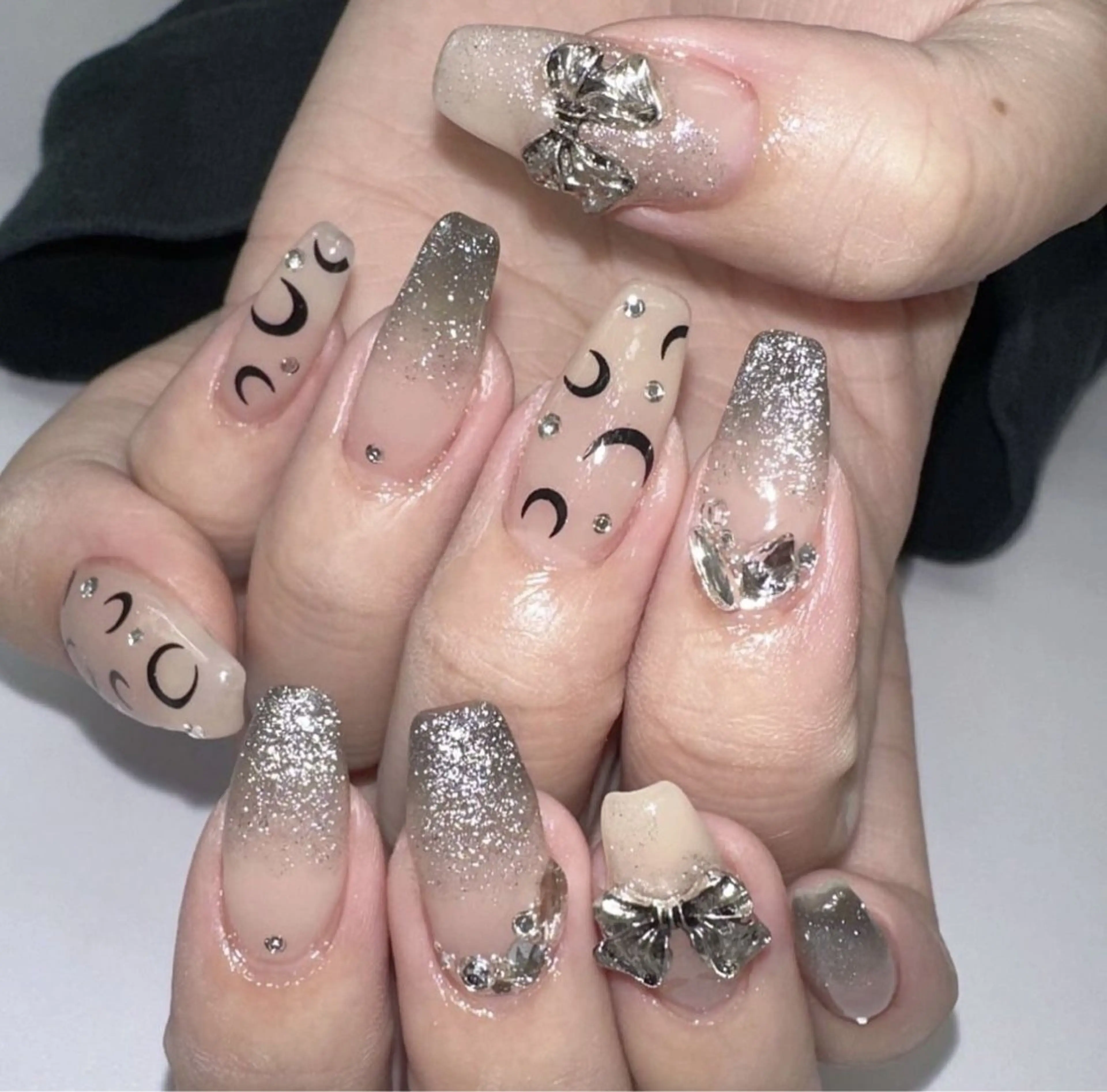 ネイル グラデーション ラメ(グリッター) マグネットネイル ミラーネイル ニュアンスネイル ハンドネイル Lumi de nails所属・Lumi de nailsのネイルデザイン