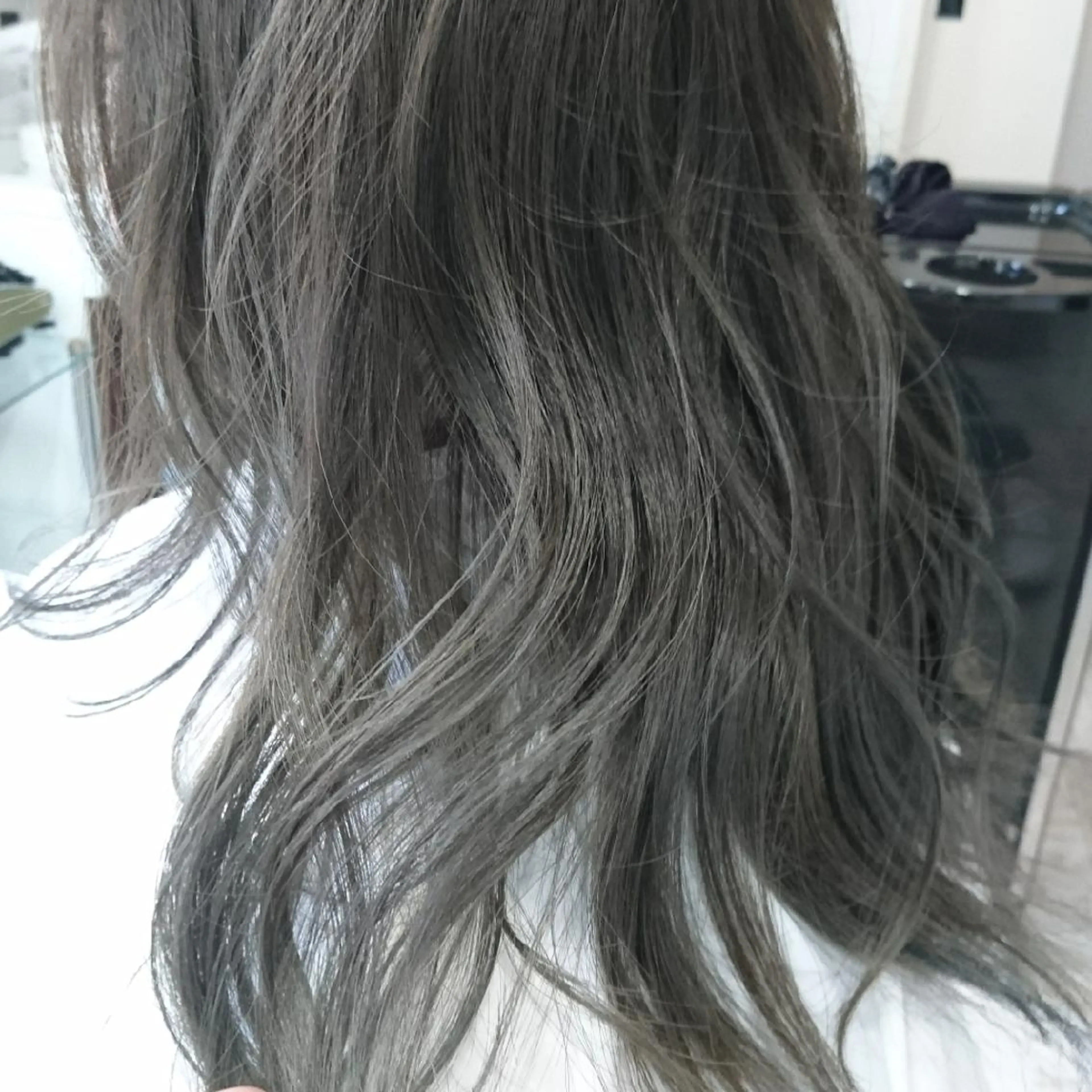 ロング カラー スマイリーヘアビーチ  のヘアスタイル