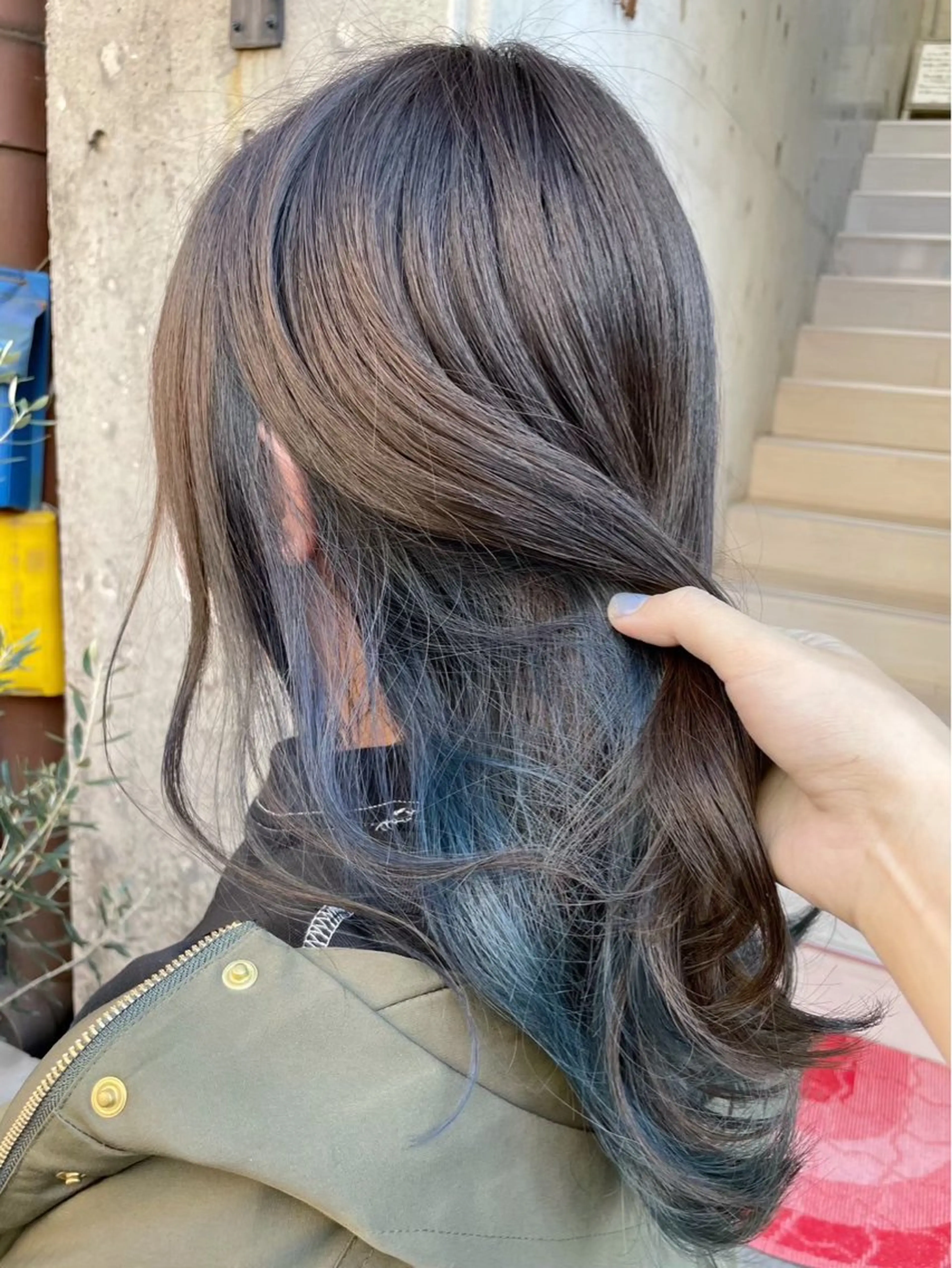 インナーブリーチ(襟足まで染めたい方)➕オンカラー➕艶トリートメントの写真