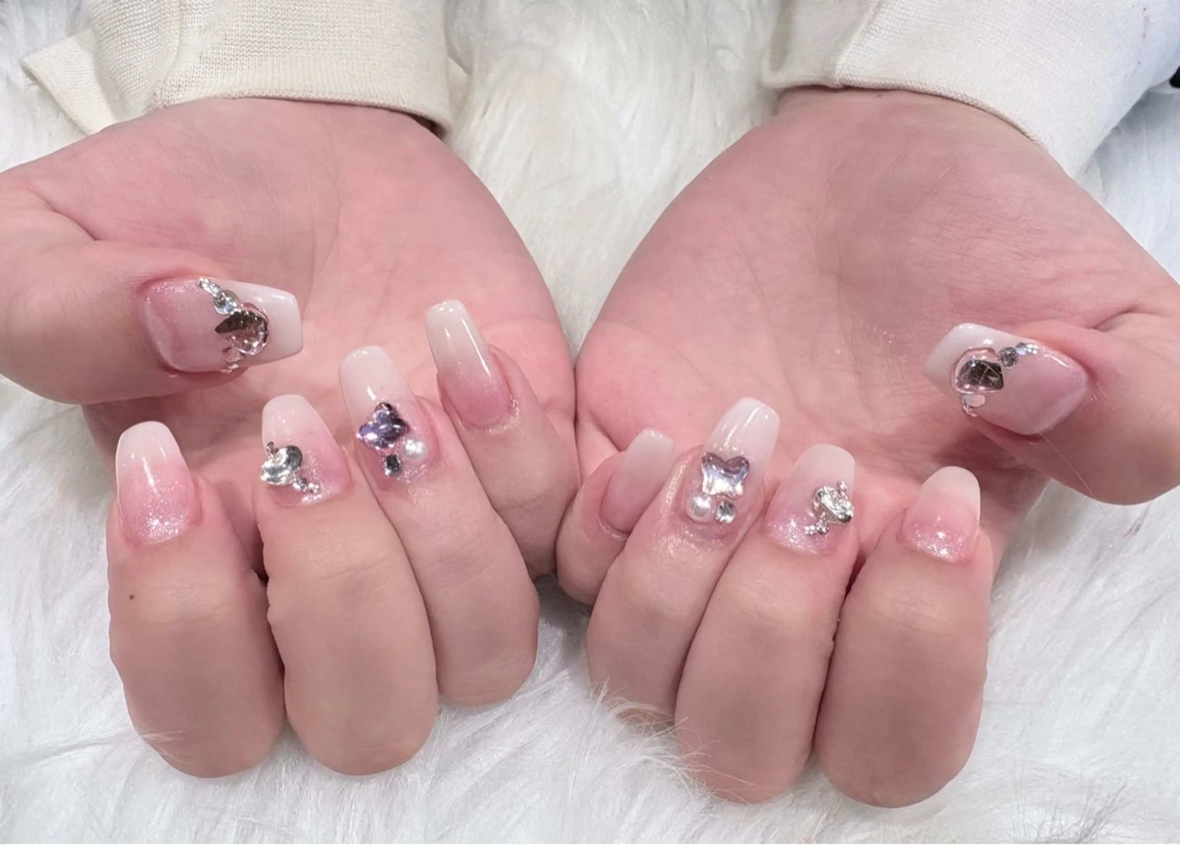 ネイル ストーンネイル Nobody_ Minのネイルデザイン