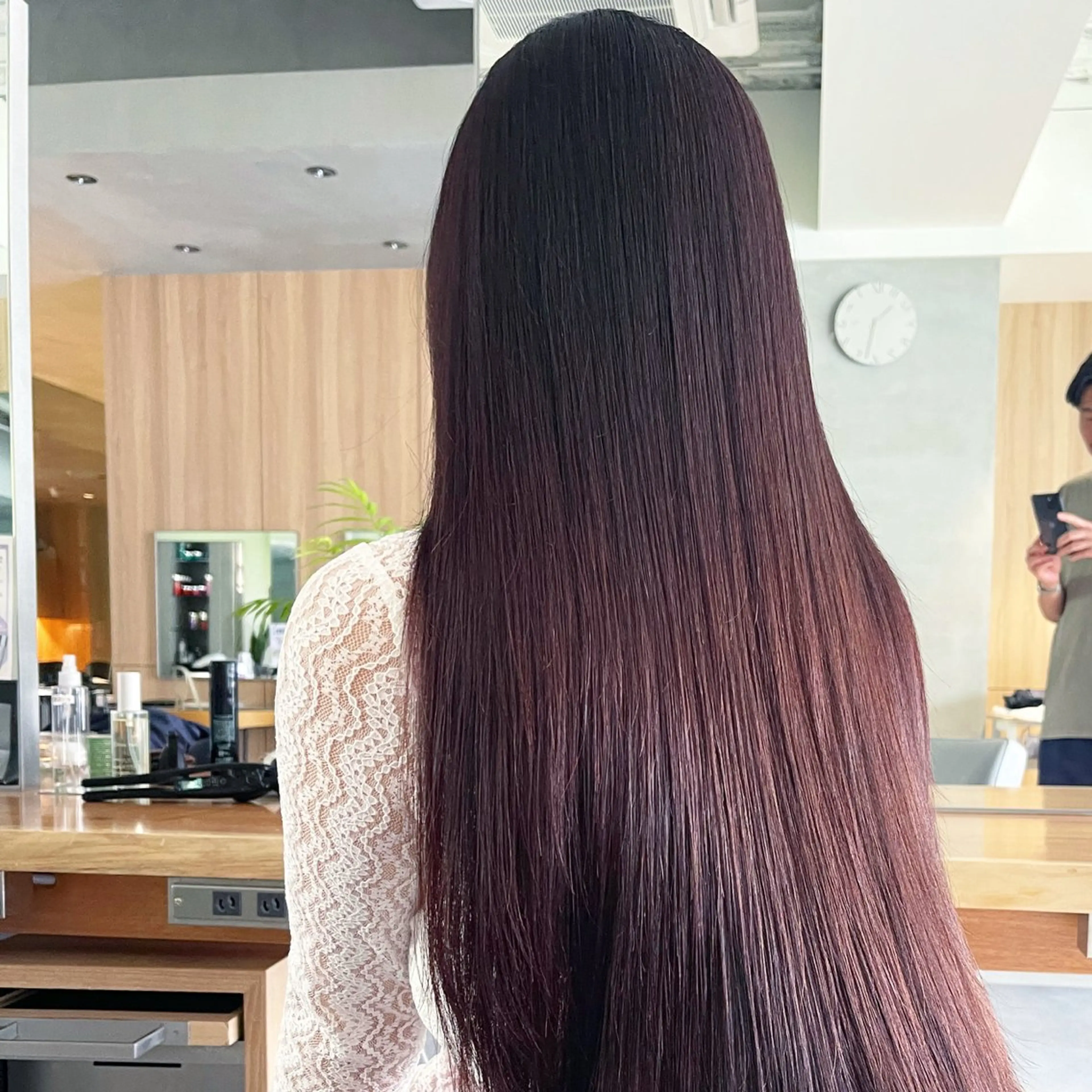 セミロング youres hair恵比寿本店所属・縮毛矯正×レイヤー カット/飯田 輝のヘアスタイル