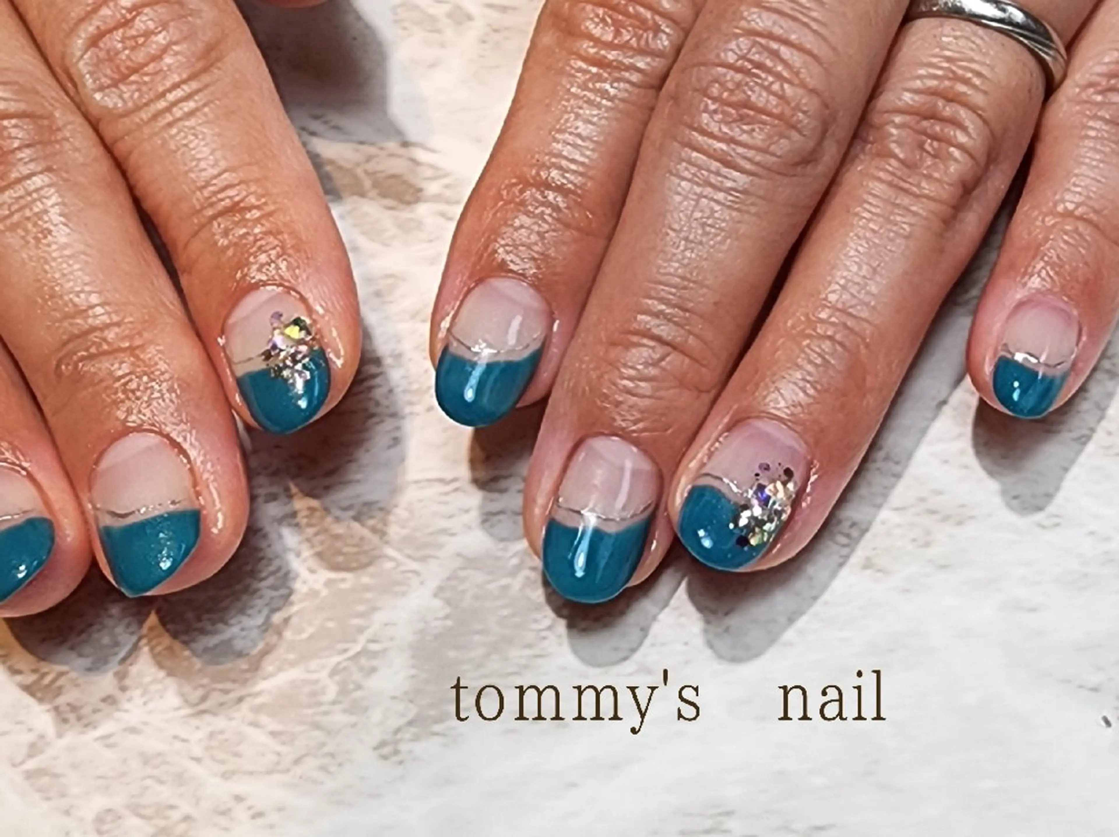 ネイル ジェルネイル グラデーション ラメ(グリッター) ラメグラデーション ミラーネイル ハンドネイル tommy's nail所属・福岡/若よもぎ蒸し 全身美容が叶うサロンのネイルデザイン