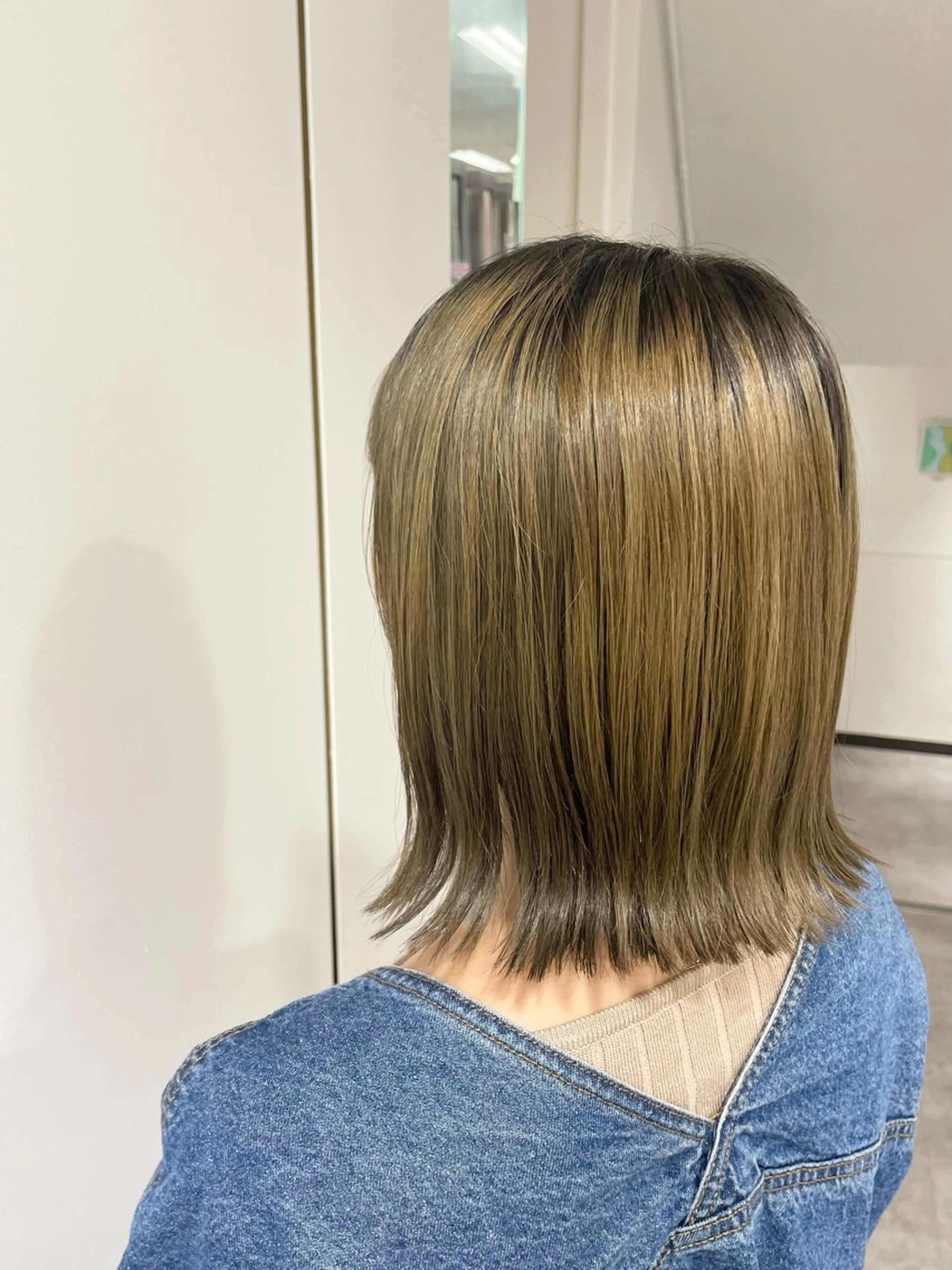 ミディアム カット 🦋艶髪ハイトーン / Mio🦋のヘアスタイル