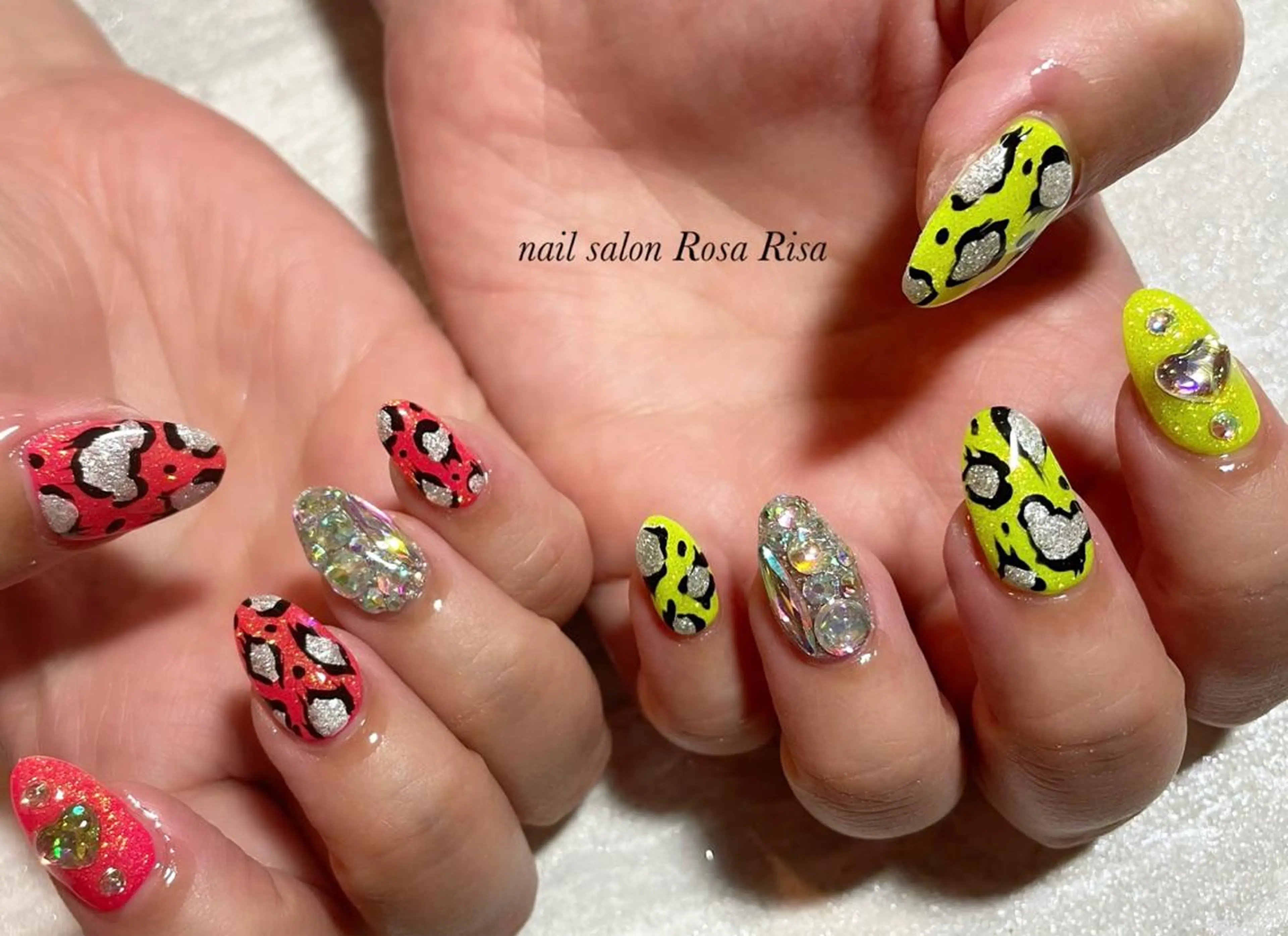 セミロング ネイル アニマル柄 ハンドネイル ネイルスタジオ シェイクユアハンズのネイルデザイン