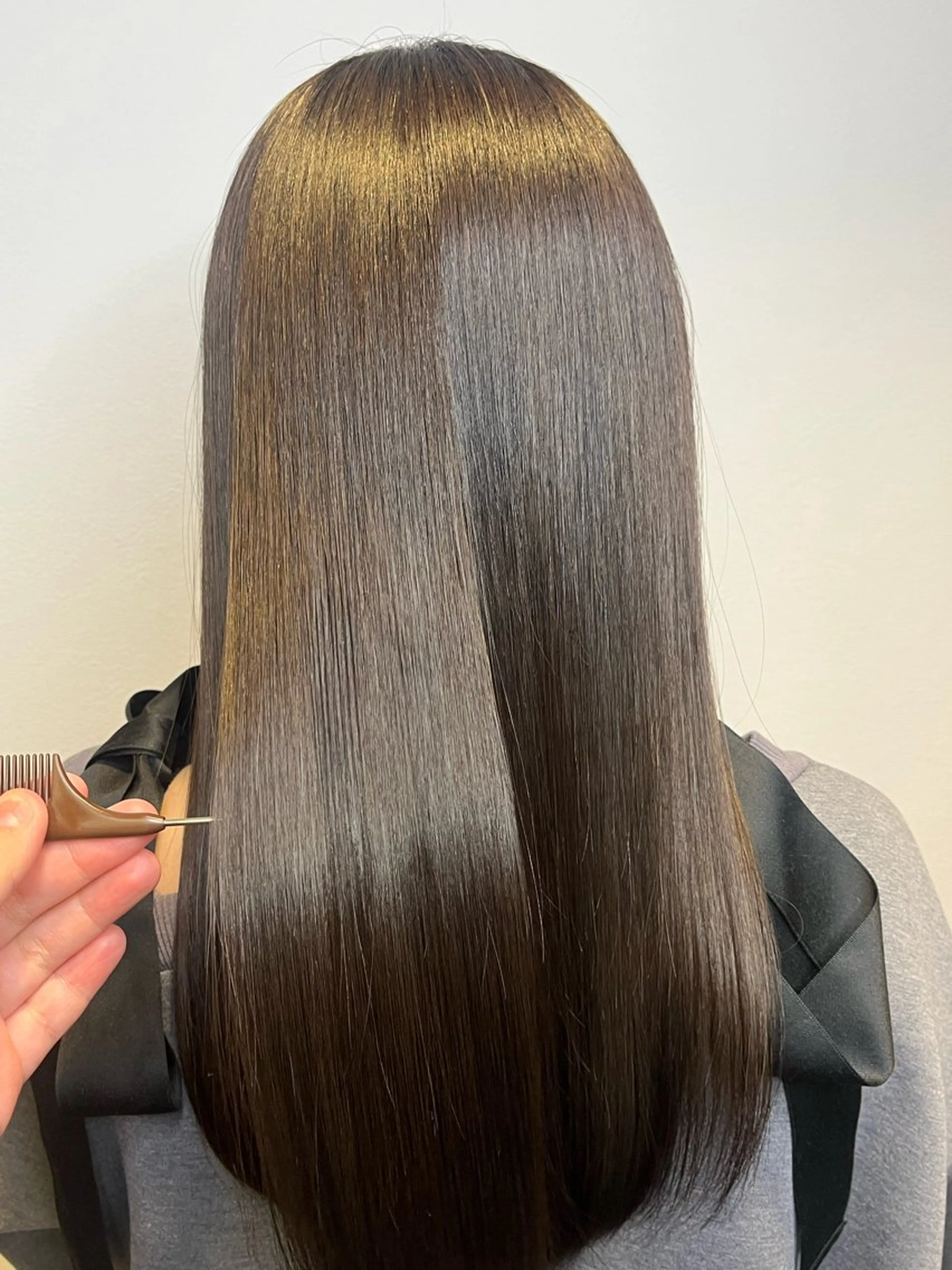 ロング カラー ヘアカラー トリートメント よしだ しおりのヘアスタイル