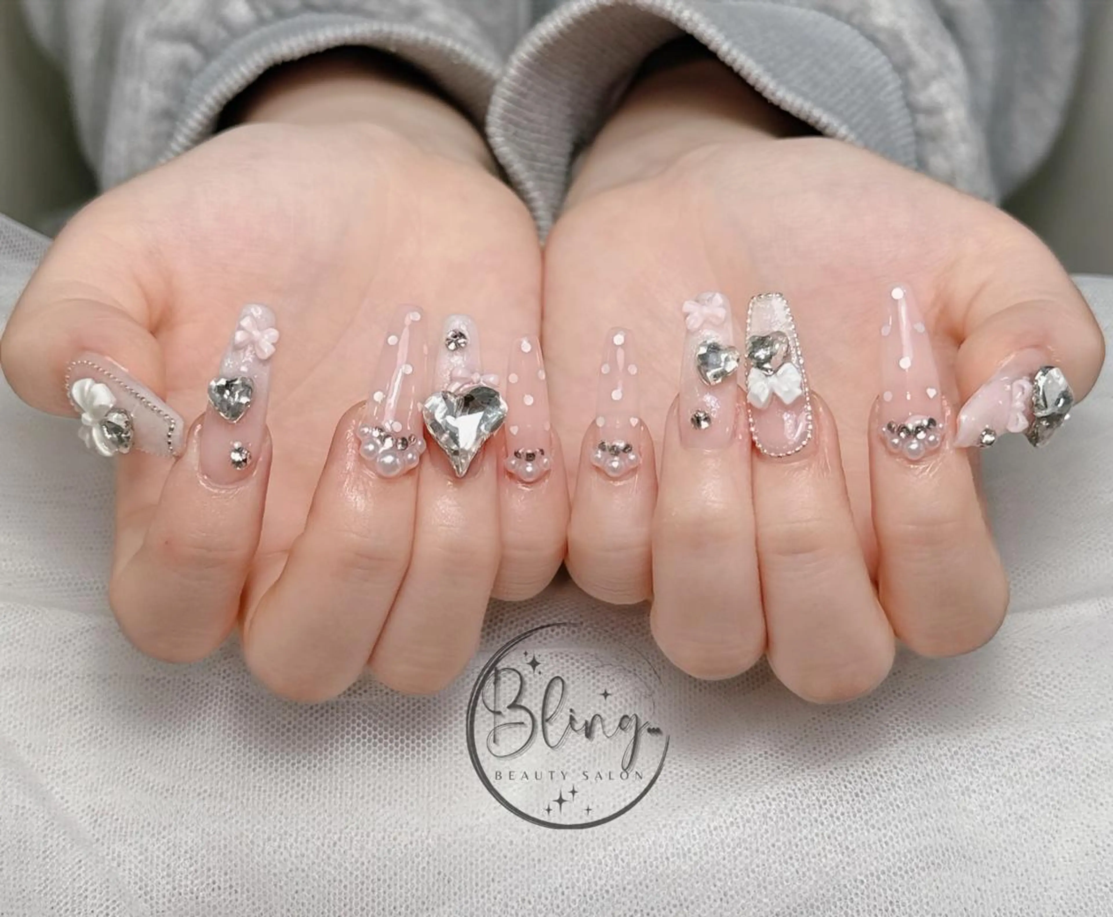 ロング カラー ベージュカラー グラデーションカラー ピンクカラー 韓国風ヘア ハンドネイル ニュ クインのネイルデザイン