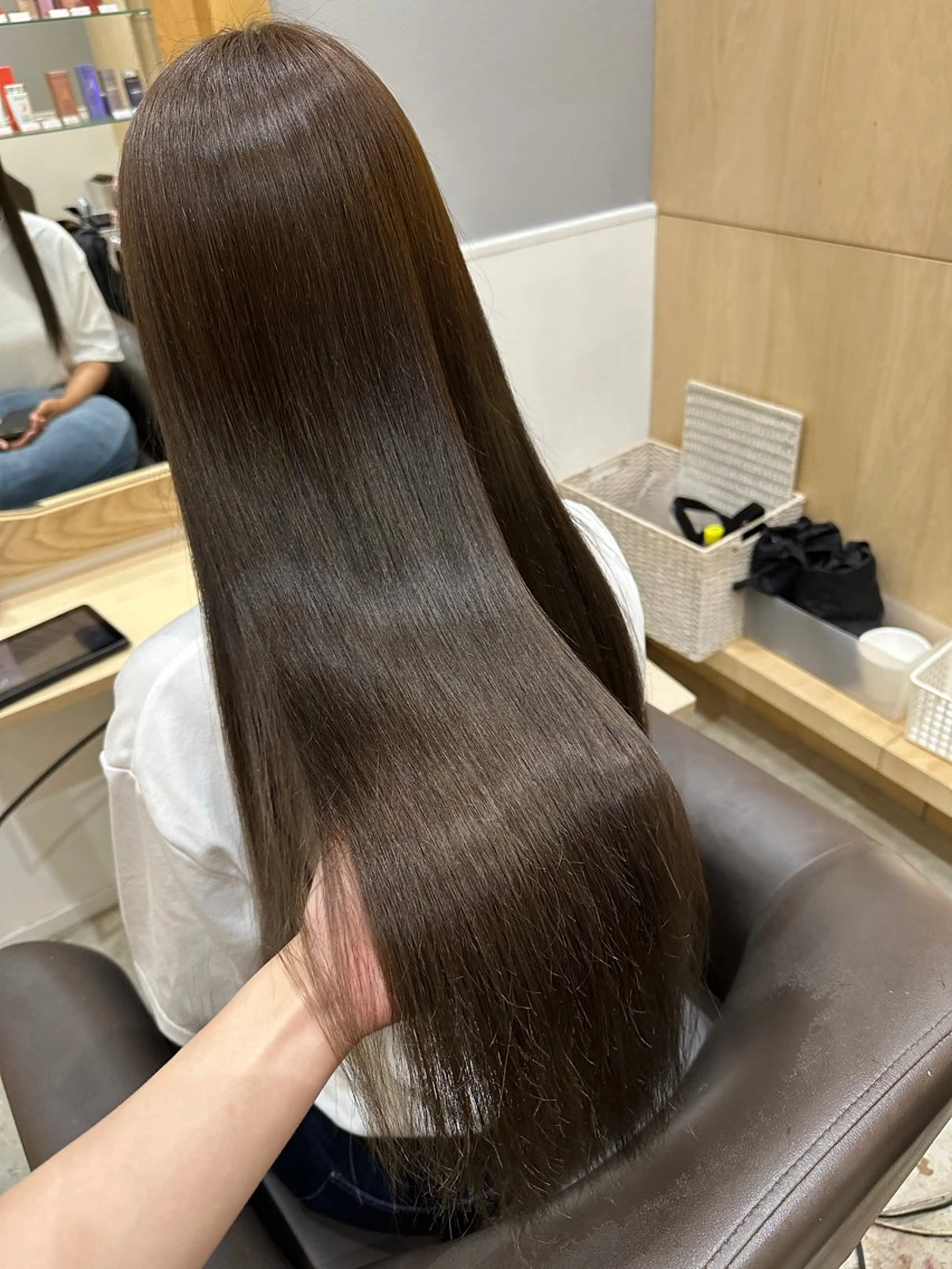 ミディアム トリートメント カット ヘアカラー トリートメント miloc MOMOKAのヘアスタイル