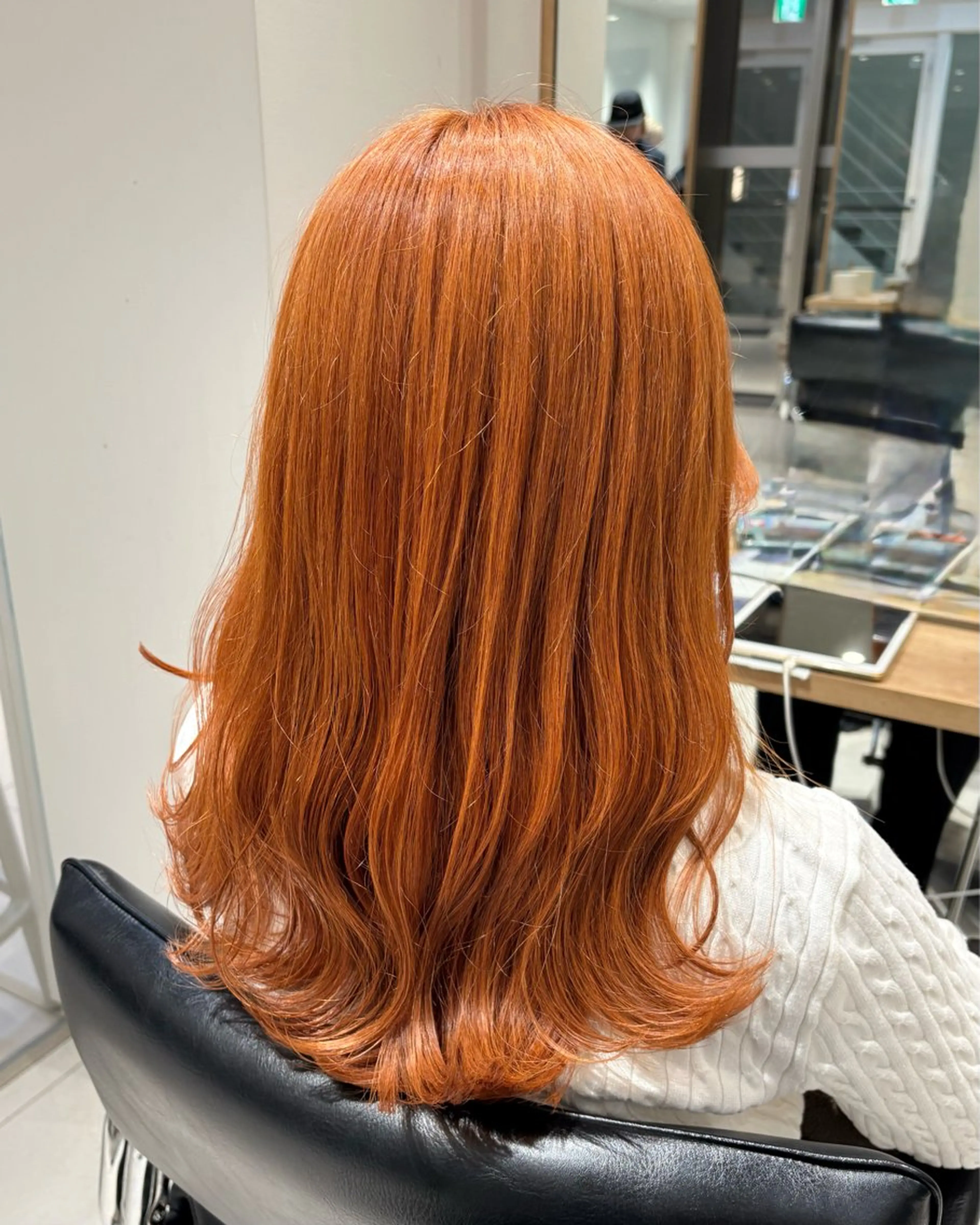 セミロング カラー ヘアアレンジ オレンジ 《暖色/韓国hair 》🇰🇷桑原ユキネのヘアスタイル