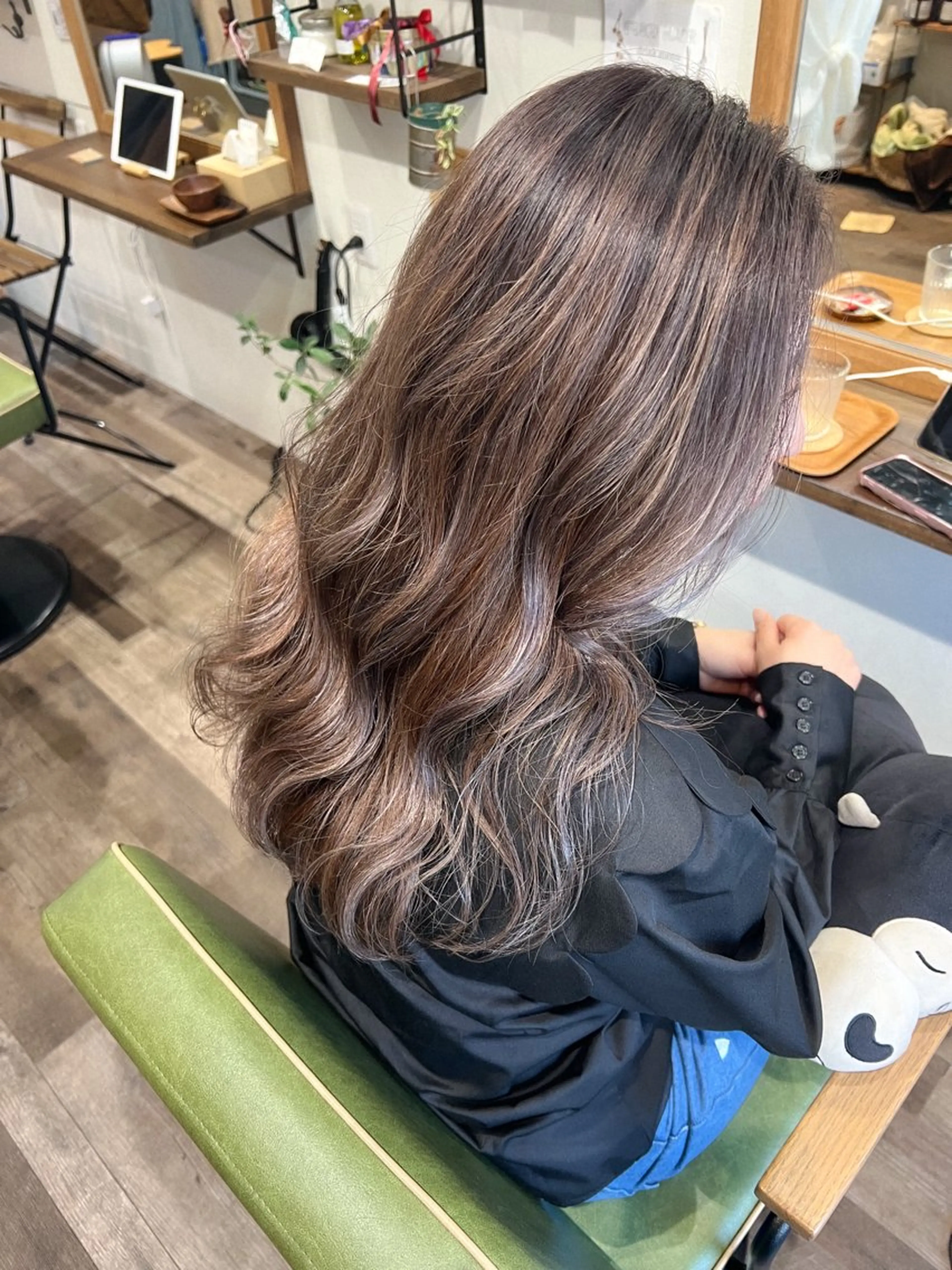 ロング カラー バレイヤージュ ブリーチ レイヤーカット ヘアカラー カラーパティシエ facce🌼ikoのヘアスタイル