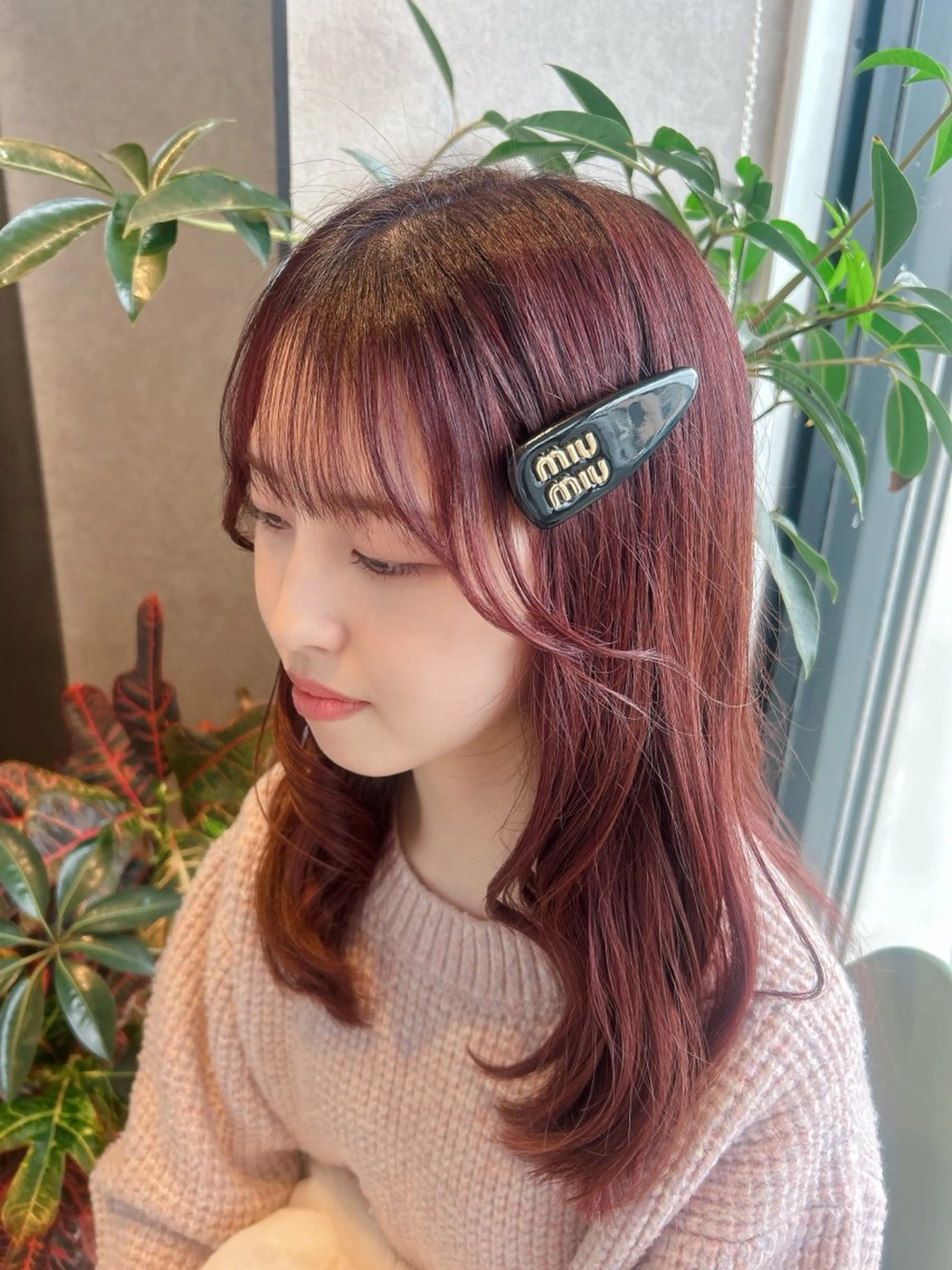 ミディアム カラー ミディアムレイヤー ブリーチ ハイライトカラー ブリーチなしカラー ピンクカラー カット ヘアカラー トリートメント なつき/艶ピンク/ girly hairのヘアスタイル