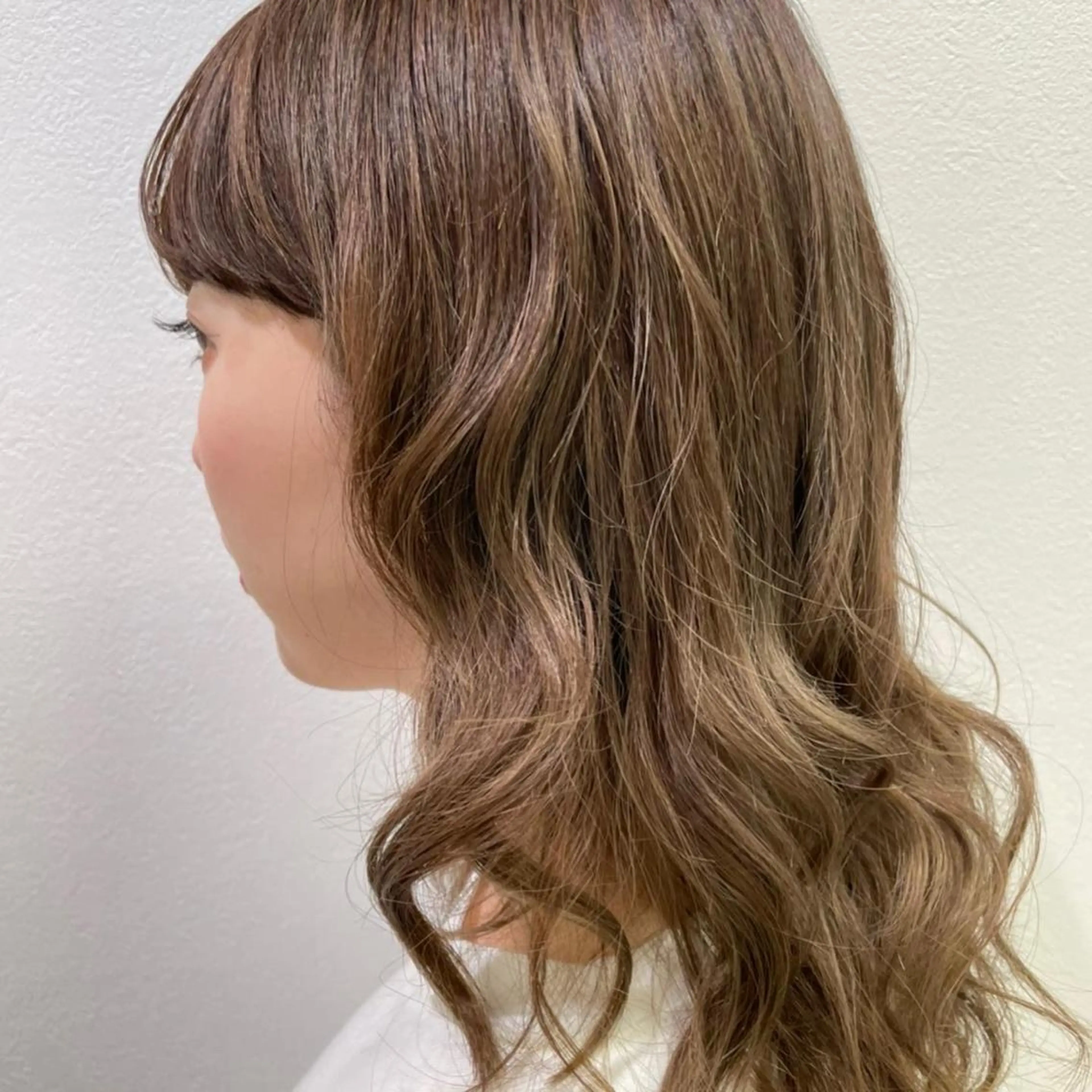 カラー ハイライトカラー 秋葉原オタク向け美容室OFF-KAi!!所属・渡部凌我 小顔ウルフ ハイトーンカラーのヘアスタイル