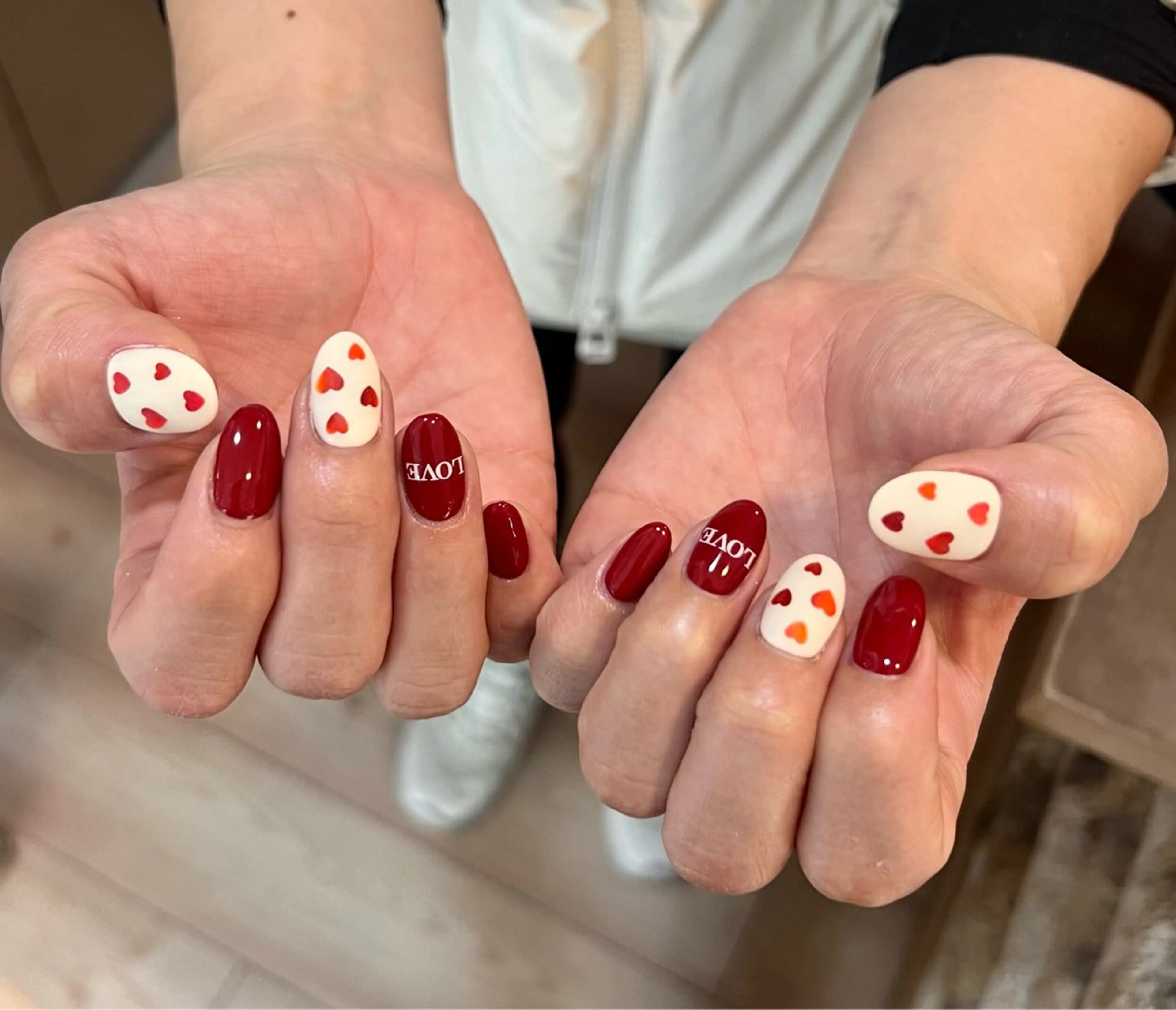 ネイル アートネイル 赤色 バレンタイン ハンドネイル いちじゅう あおいのネイルデザイン