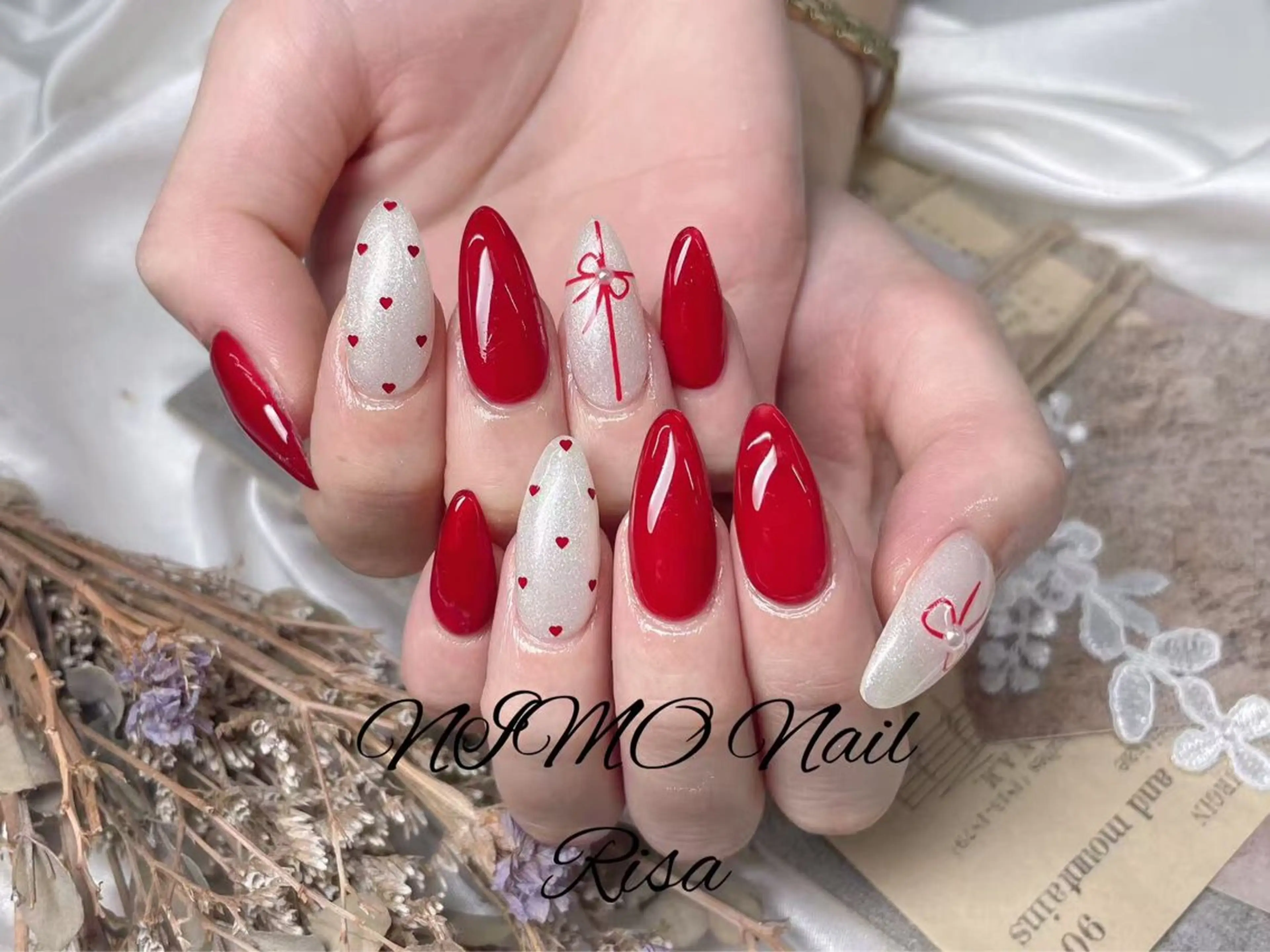 ネイル リボン シンプルネイル 冬ネイル クリスマス ハンドネイル RI SA☀️ リサのネイルデザイン