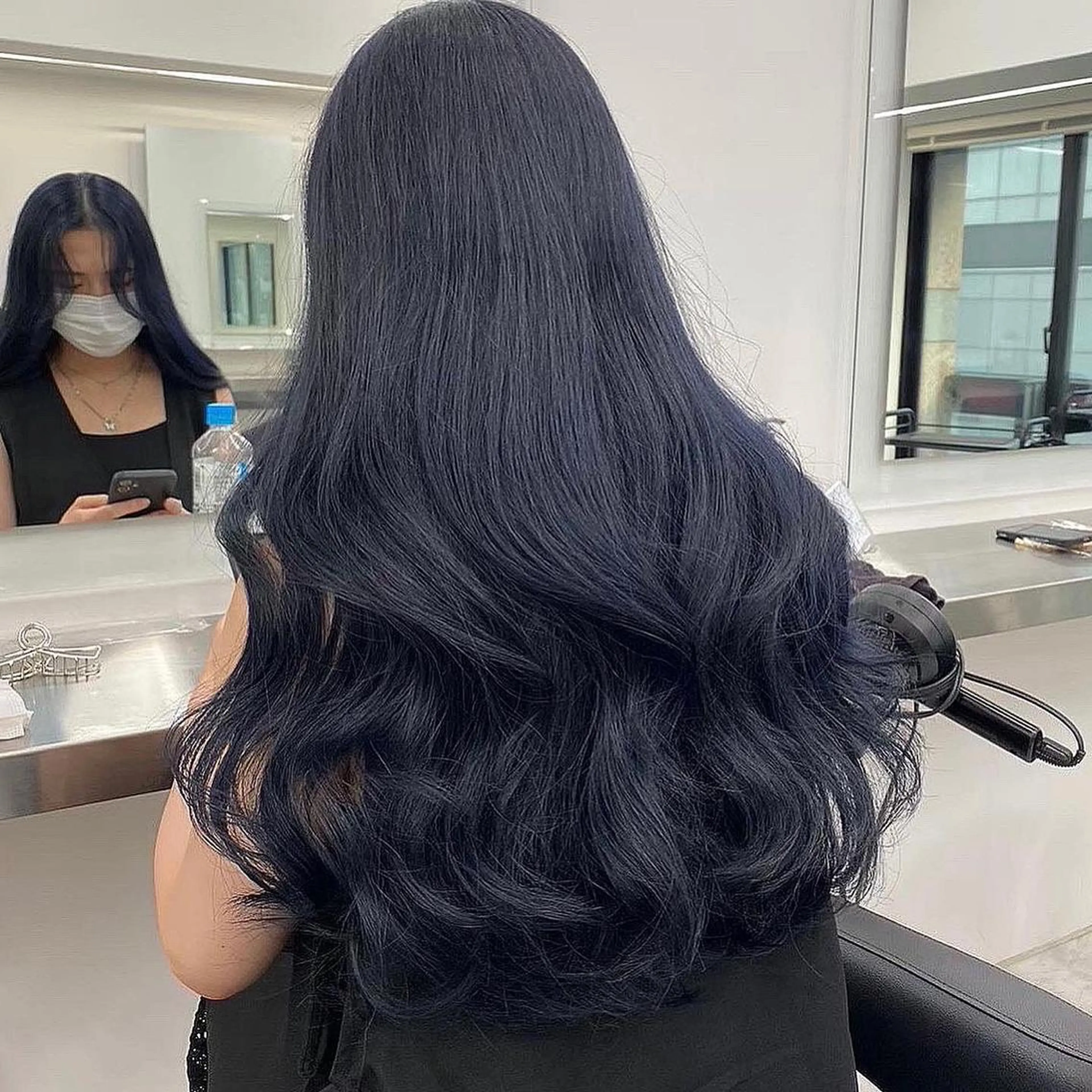 ロング カラー 暗髪🩶ラベンダー/ ブルー/ユウナ🤍のヘアスタイル