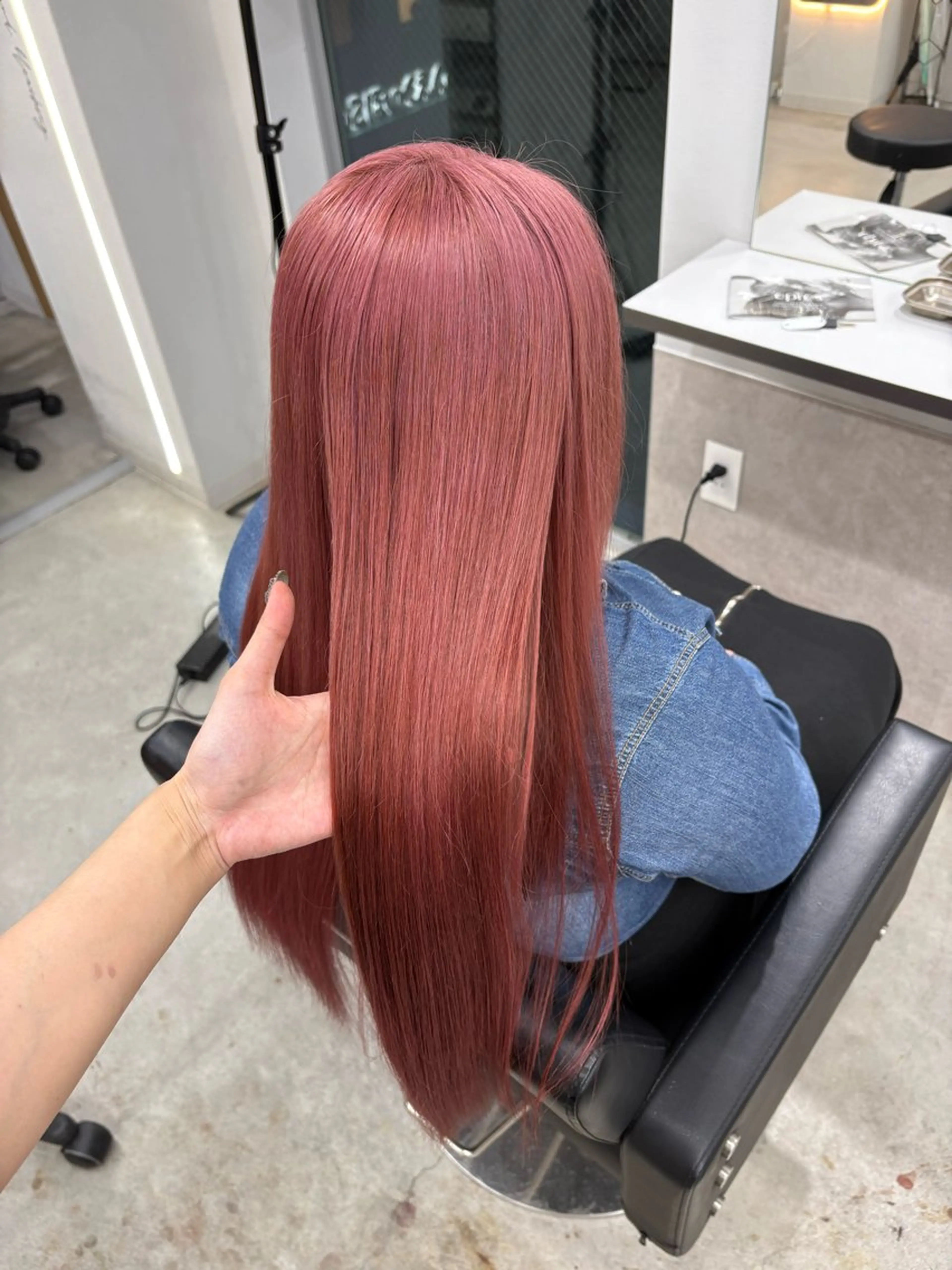 ロング カラー ヘアカラー noa 寒色系カラーブリーチのヘアスタイル