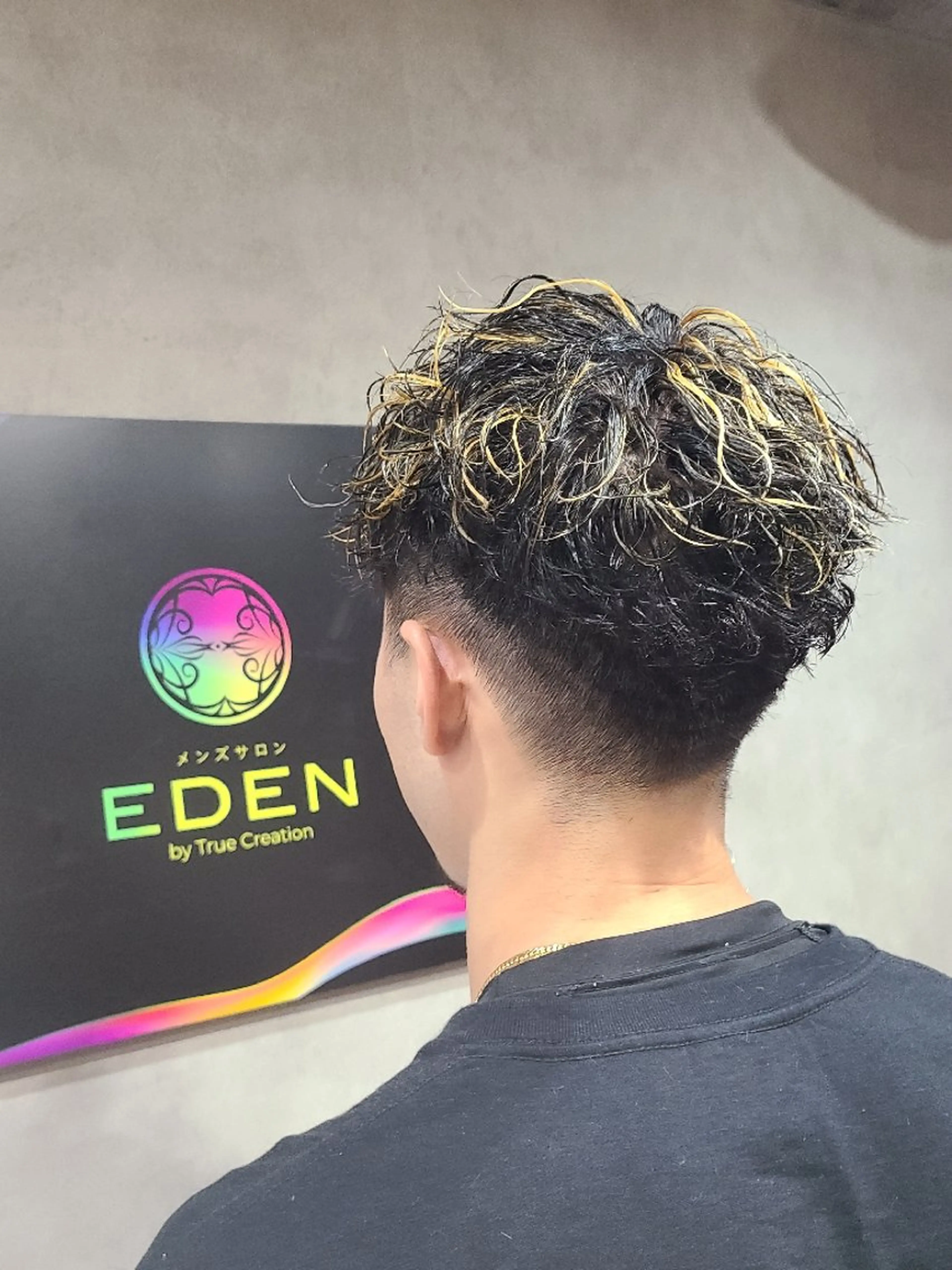 メンズ パーマ カラー カット ヘアカラー パーマ EDEN店長／ 短髪／パーマ職人🔥のヘアスタイル