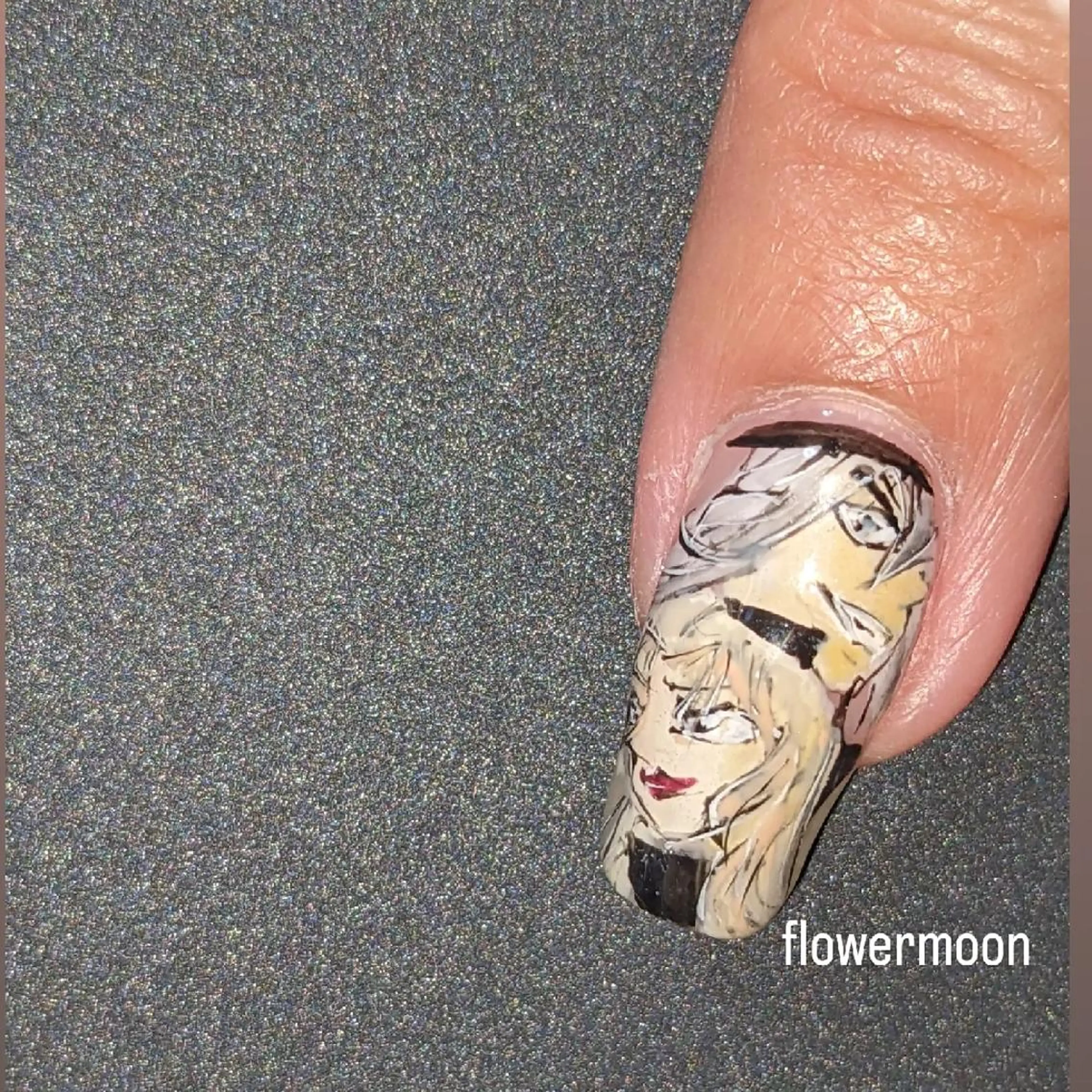 ネイル フラワー ムーンのネイルデザイン