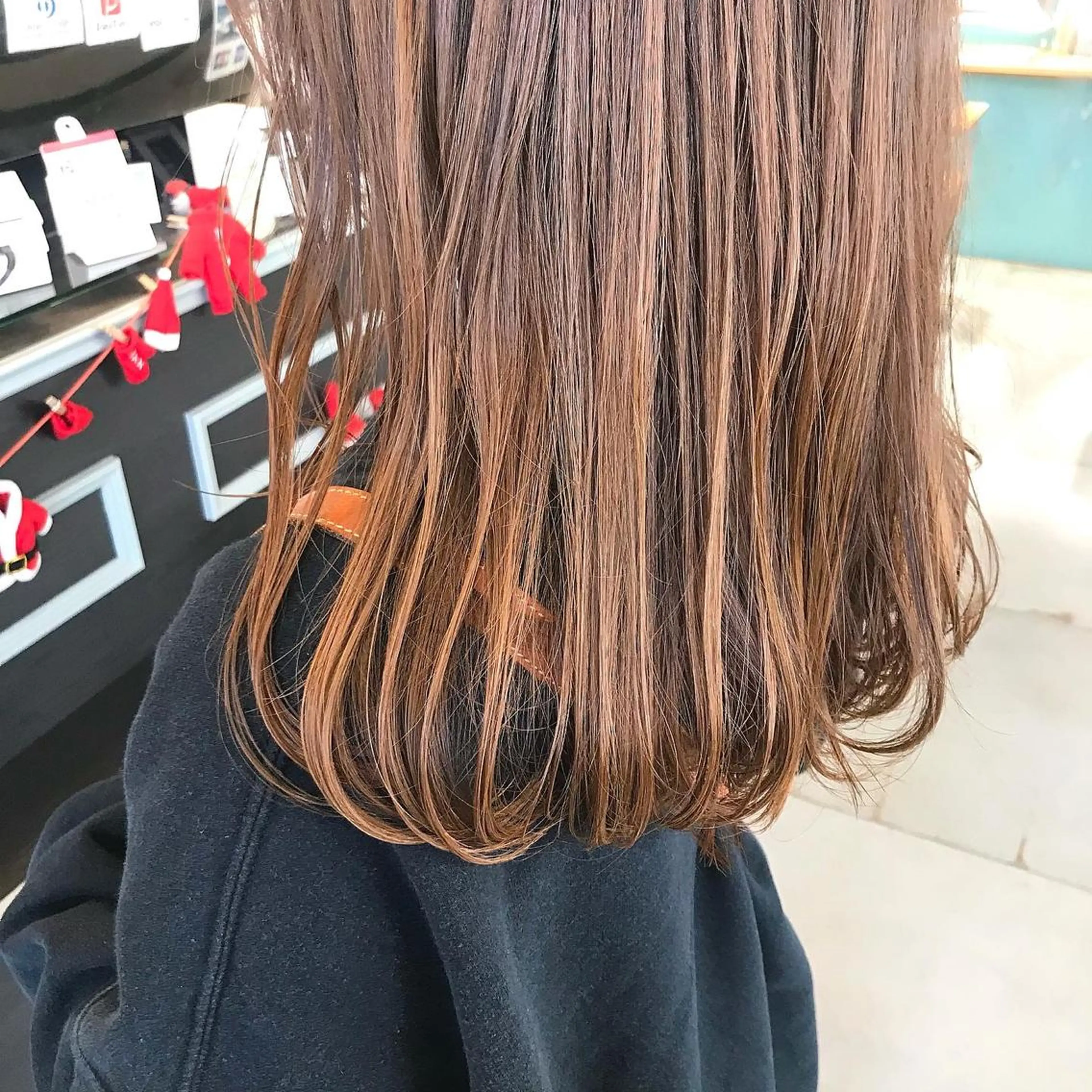 セミロング カラー スナコザワ レナのヘアスタイル