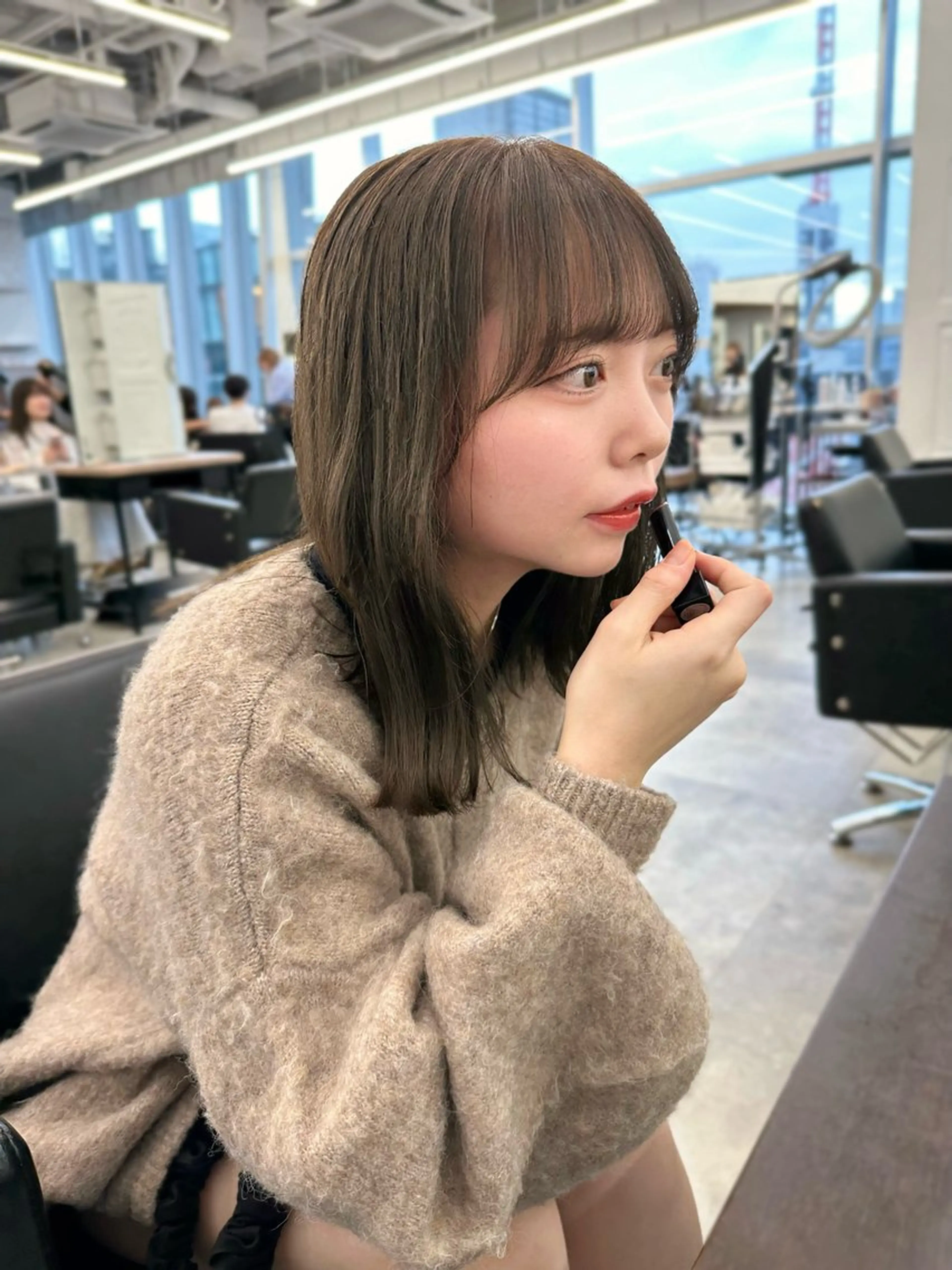 ミディアム カラー ベージュカラー オリーブベージュ 盛れる顔周り /透明感/かりん🎀のヘアスタイル