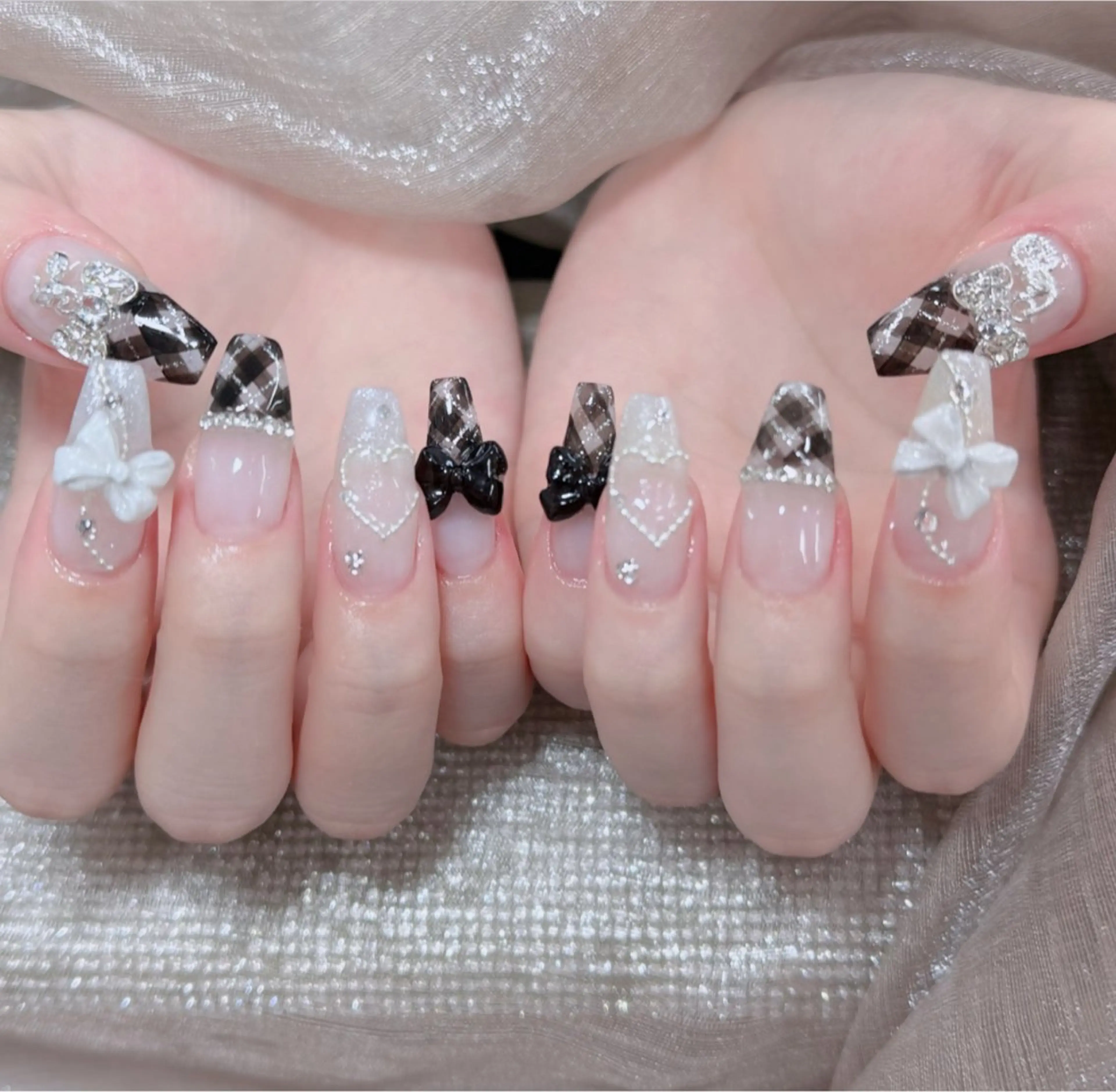 ネイル フレンチネイル ジェルネイル ガラスフレンチ ハロウィン ハート ハンドネイル H.baby Nail Salonのネイルデザイン