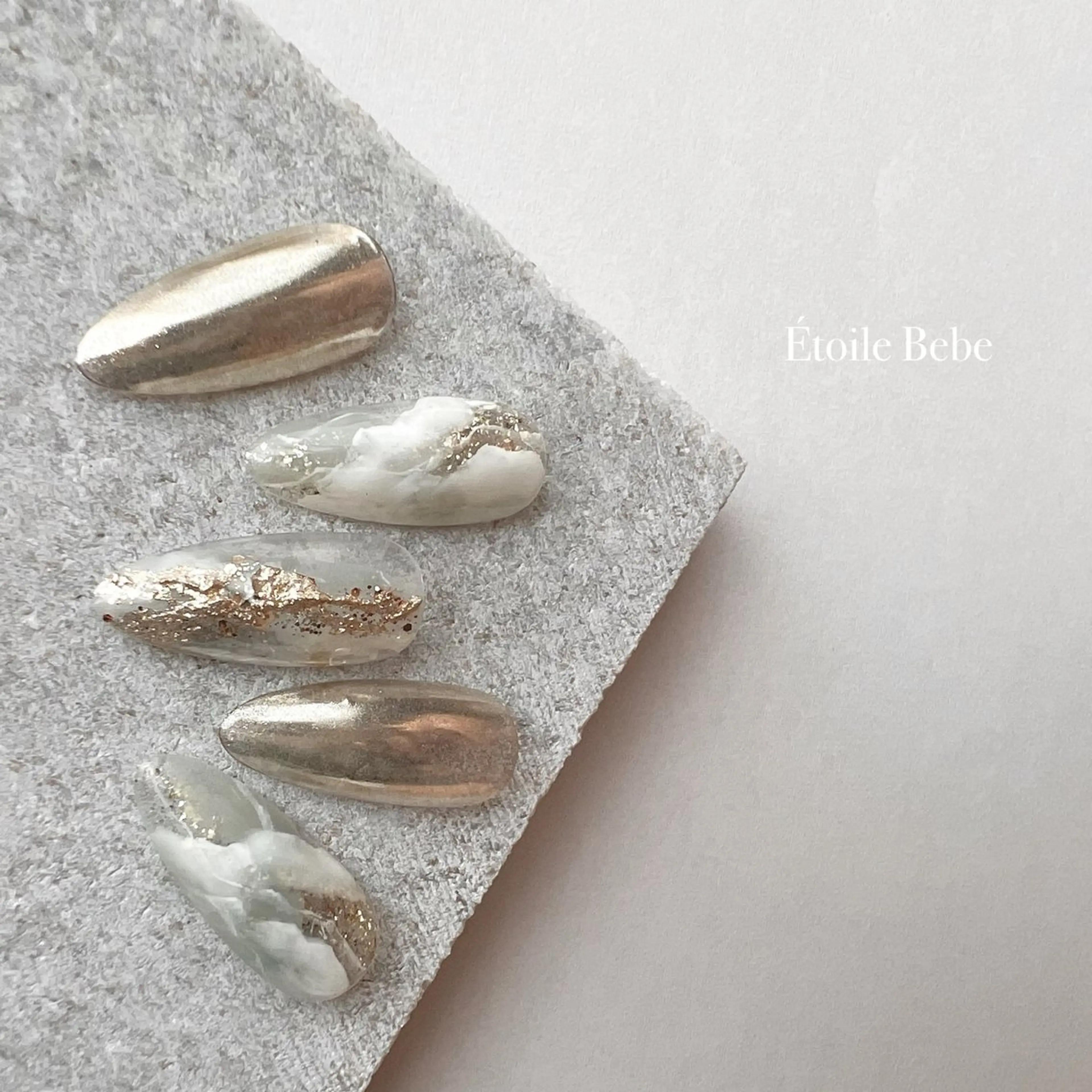 ネイル ブルー ニュアンスネイル 夏ネイル ホワイト Étoile Bebeのエステ・リラクイメージ