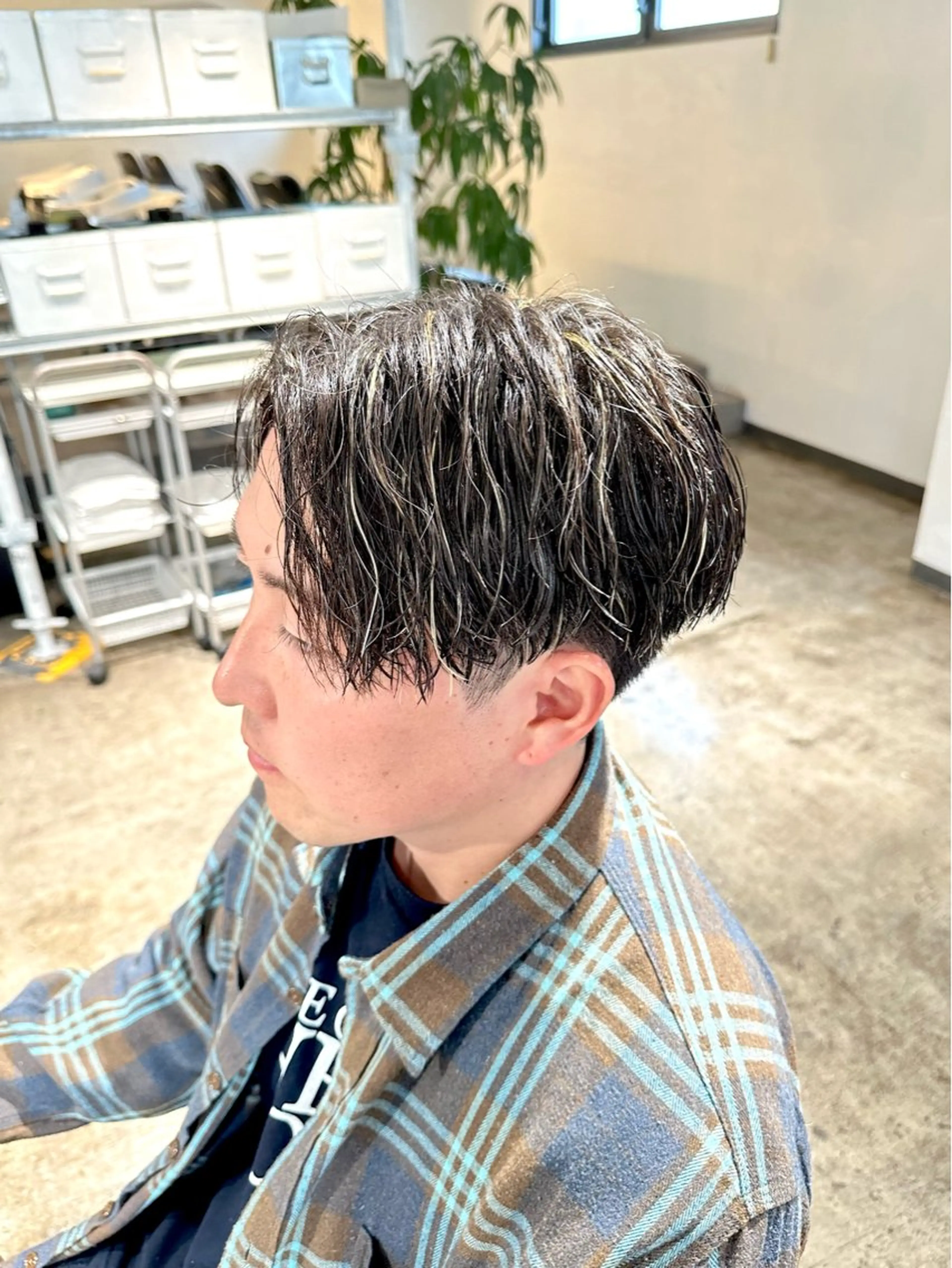 カラー メンズ メンズハイライト メンズパーマ 波巻きパーマ ハイライトカラー カット ヘアカラー トリートメント 骨格補正施術/メンズ 専門美容師/YUYAのヘアスタイル