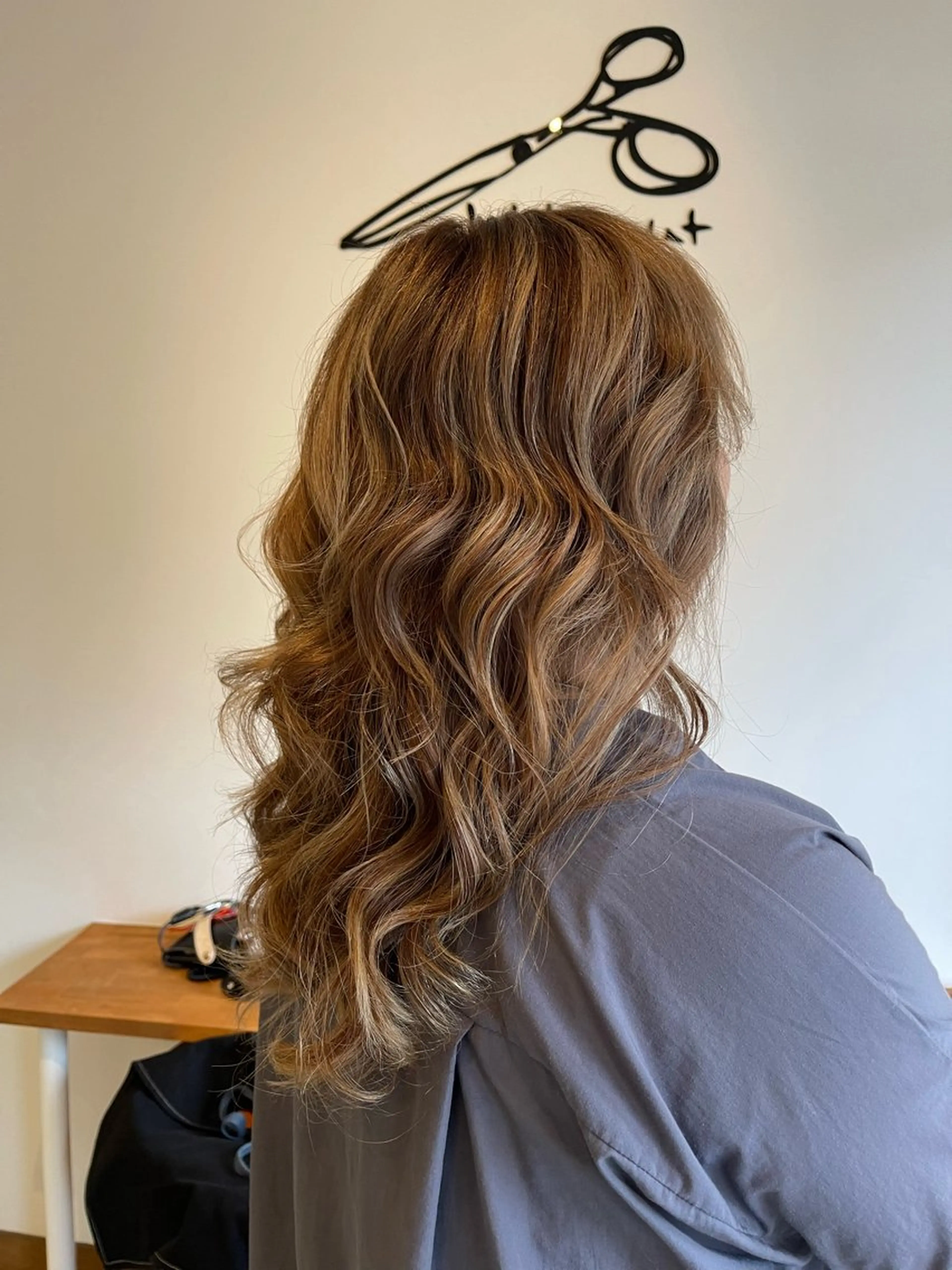 ロング カラー ハイライトカラー ハイライト カット ヘアカラー chill out 甲斐千尋のヘアスタイル